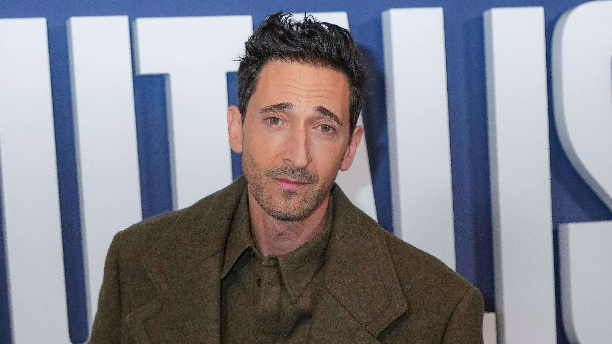 Tuttifrutti. Adrien Brody e gli Oscar. Verso Sanremo: l'intervista a Brunori SAS