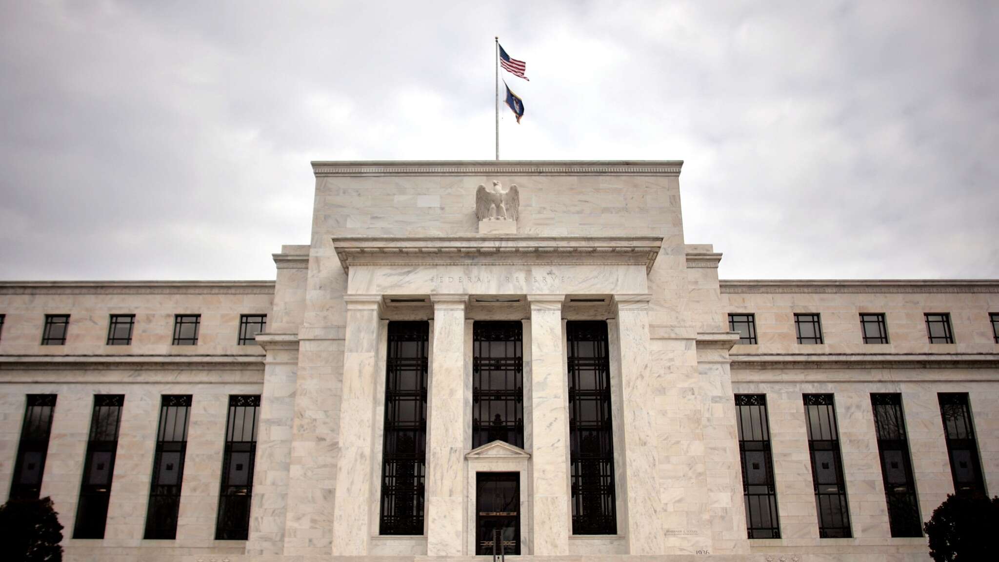 La Federal Reserve lascia invariati i tassi di interesse che restano ai massimi da 22 anni