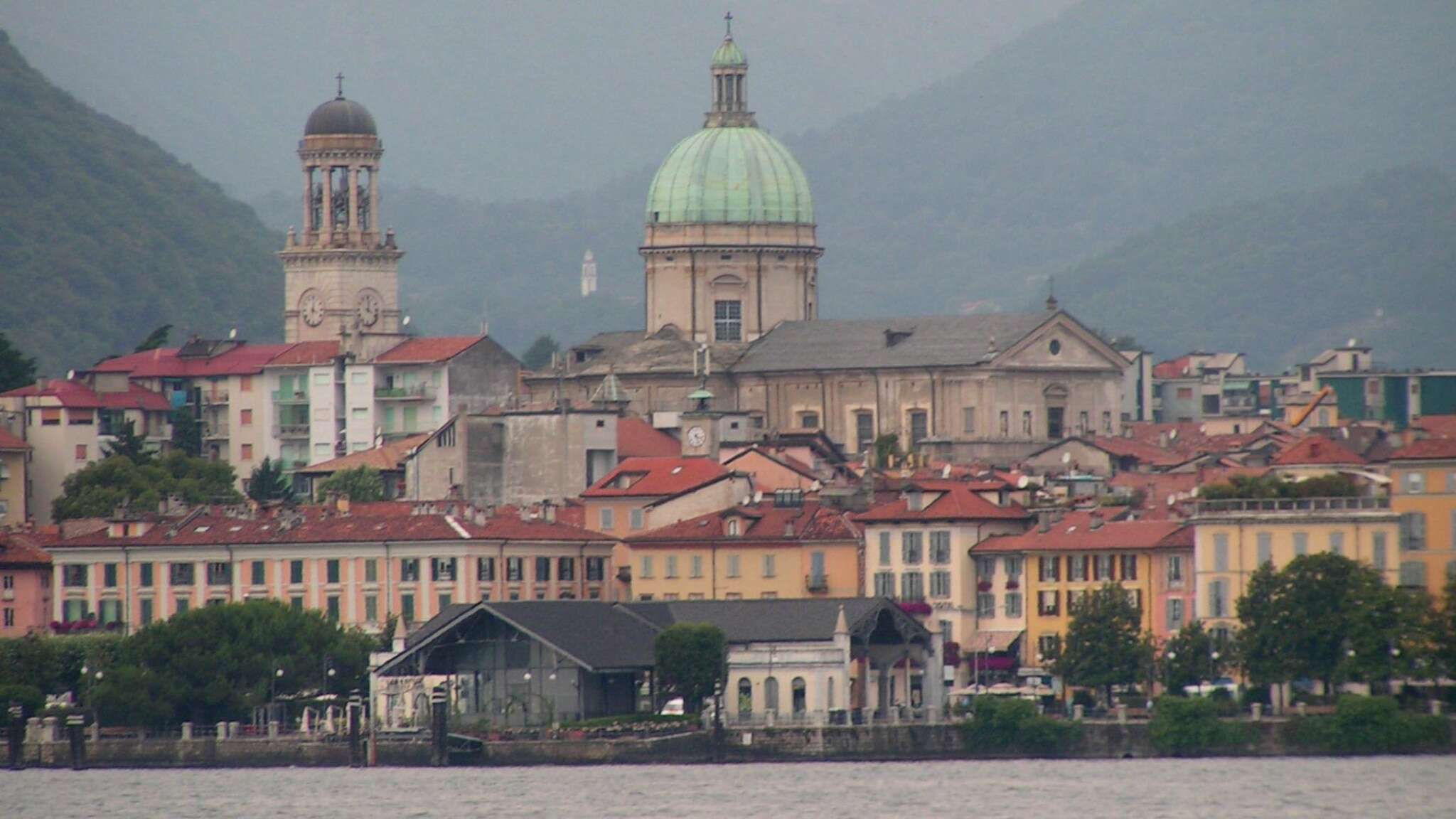 Ragazza minorenne fugge dall'Italia per raggiungere il fidanzato: 19enne denunciato dai carabinieri 