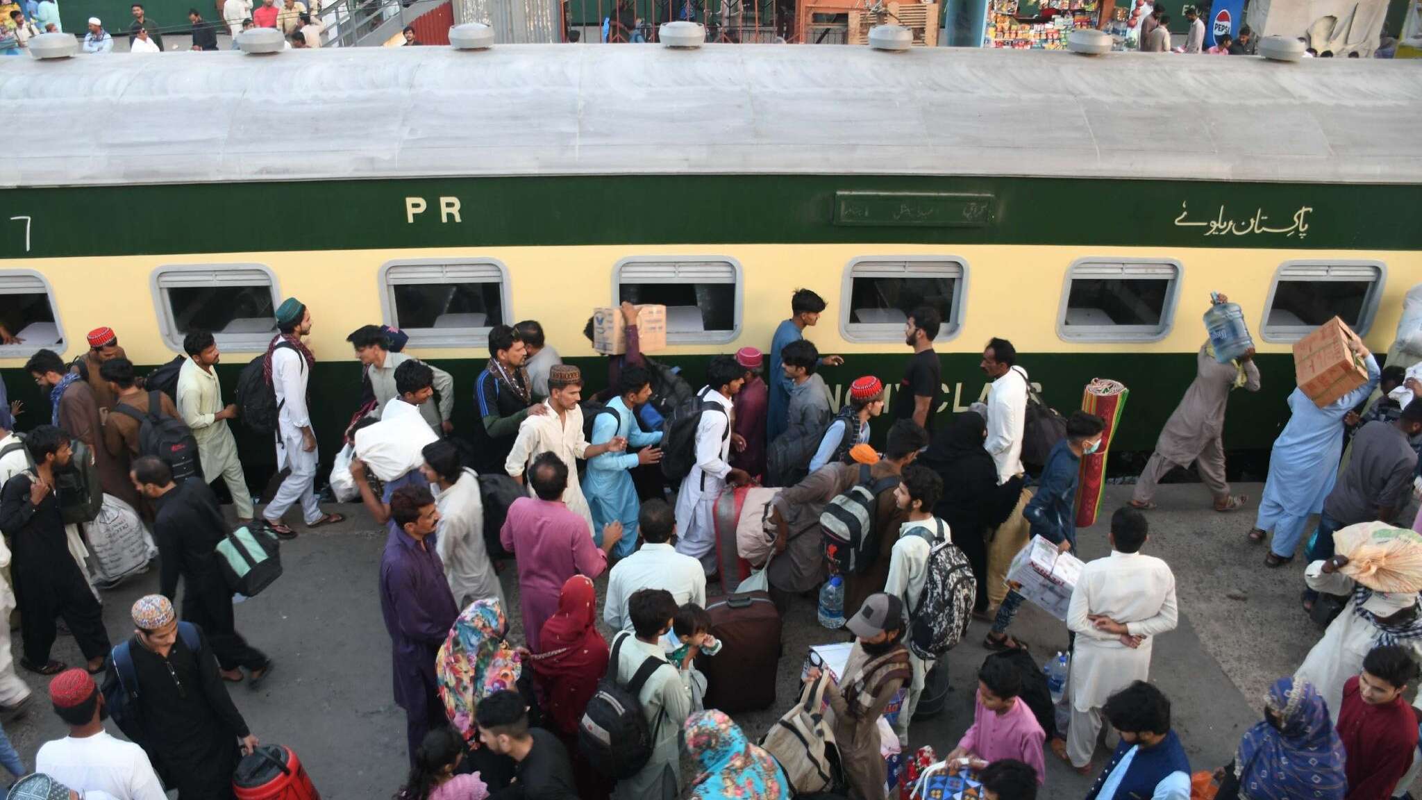 Pakistan, nuovo attacco dei separatisti del BLA: sequestrano treno con 500 passeggeri