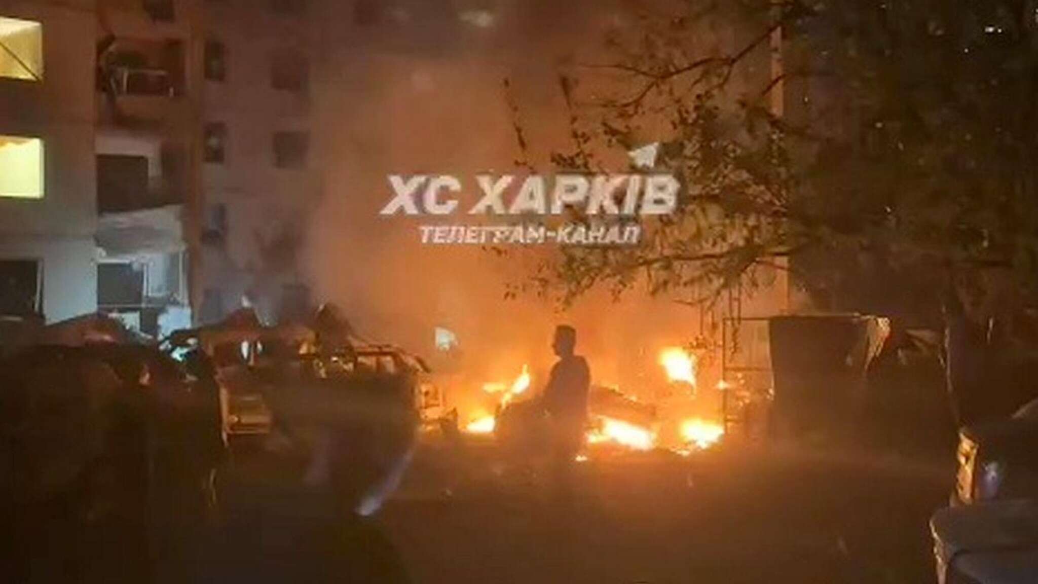 Incendi dopo il raid missilistico russo su Kharkiv: 