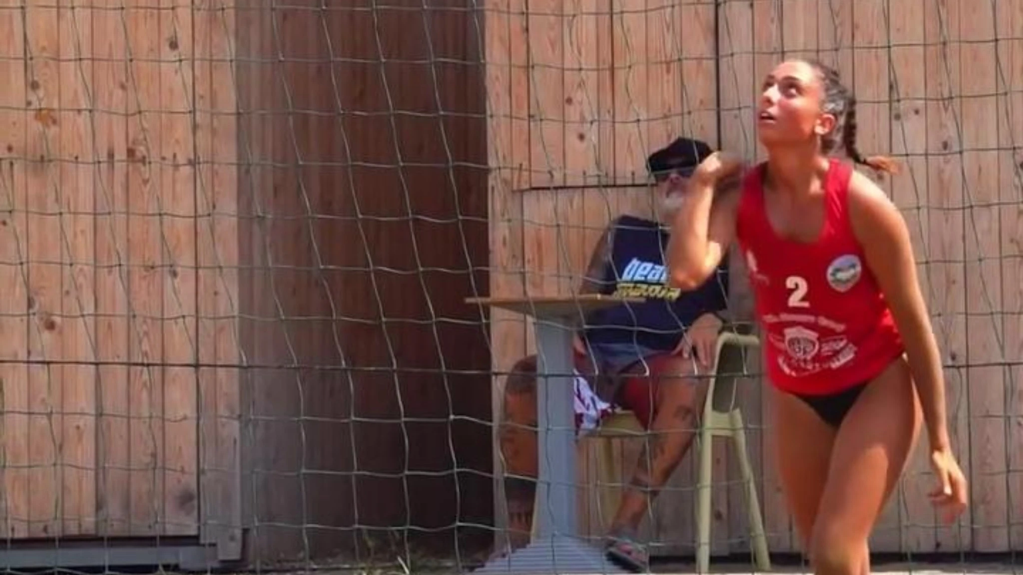 Simona Cinà atletica salta colpendo il pallone: il video dal suo profilo
