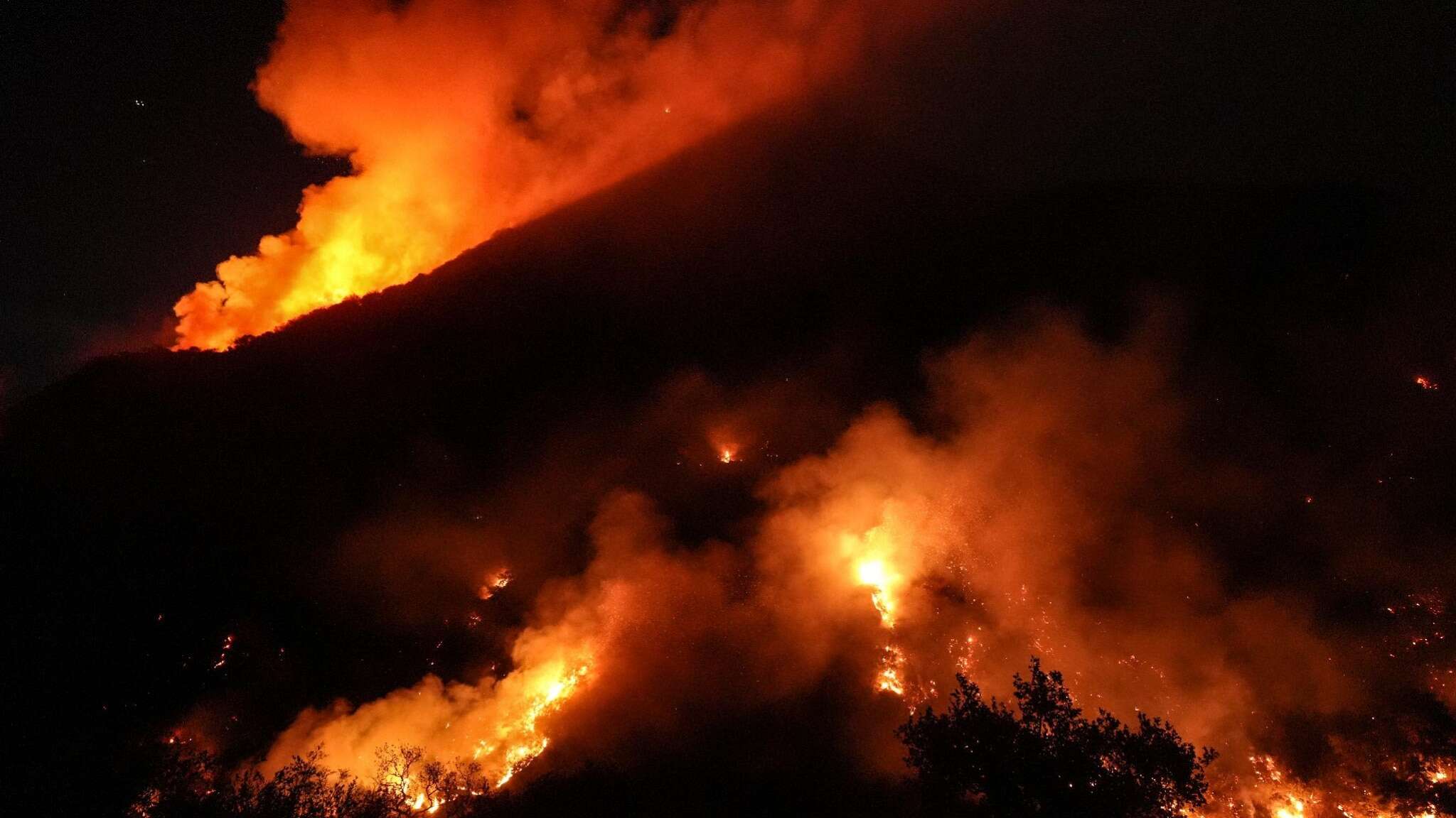 Un enorme incendio, ribattezzato Franklin Fire, colpisce Malibù in California