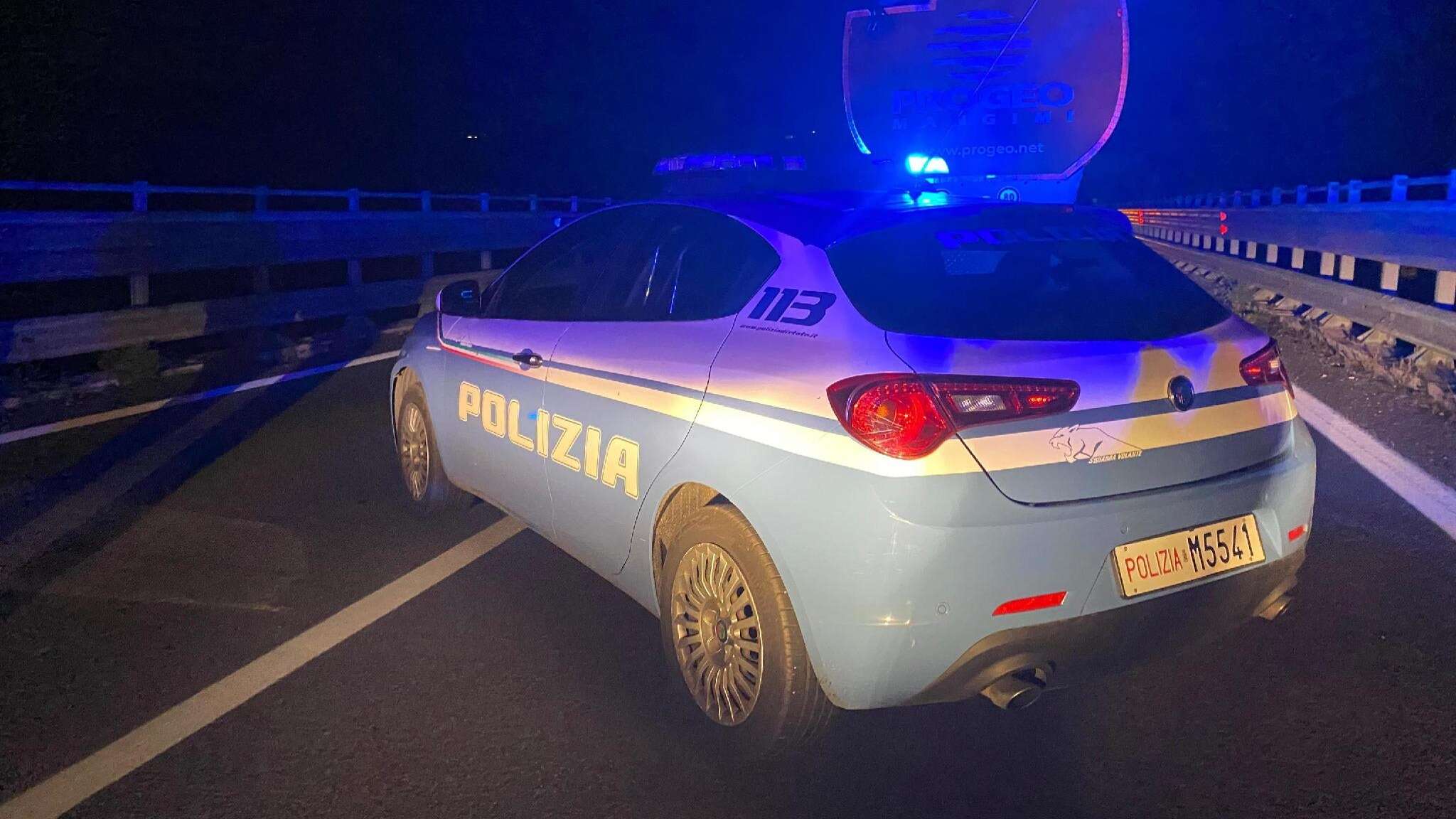 Scontro tra auto su via Tiburtina, muore una ragazza, grave un altro giovane