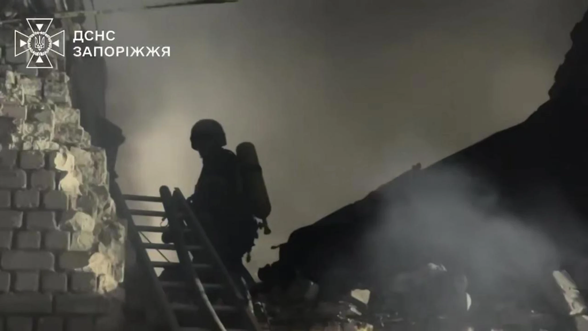 Fumo denso e macerie: l'attacco russo su Zaporizhzhia, si stimano 28 feriti