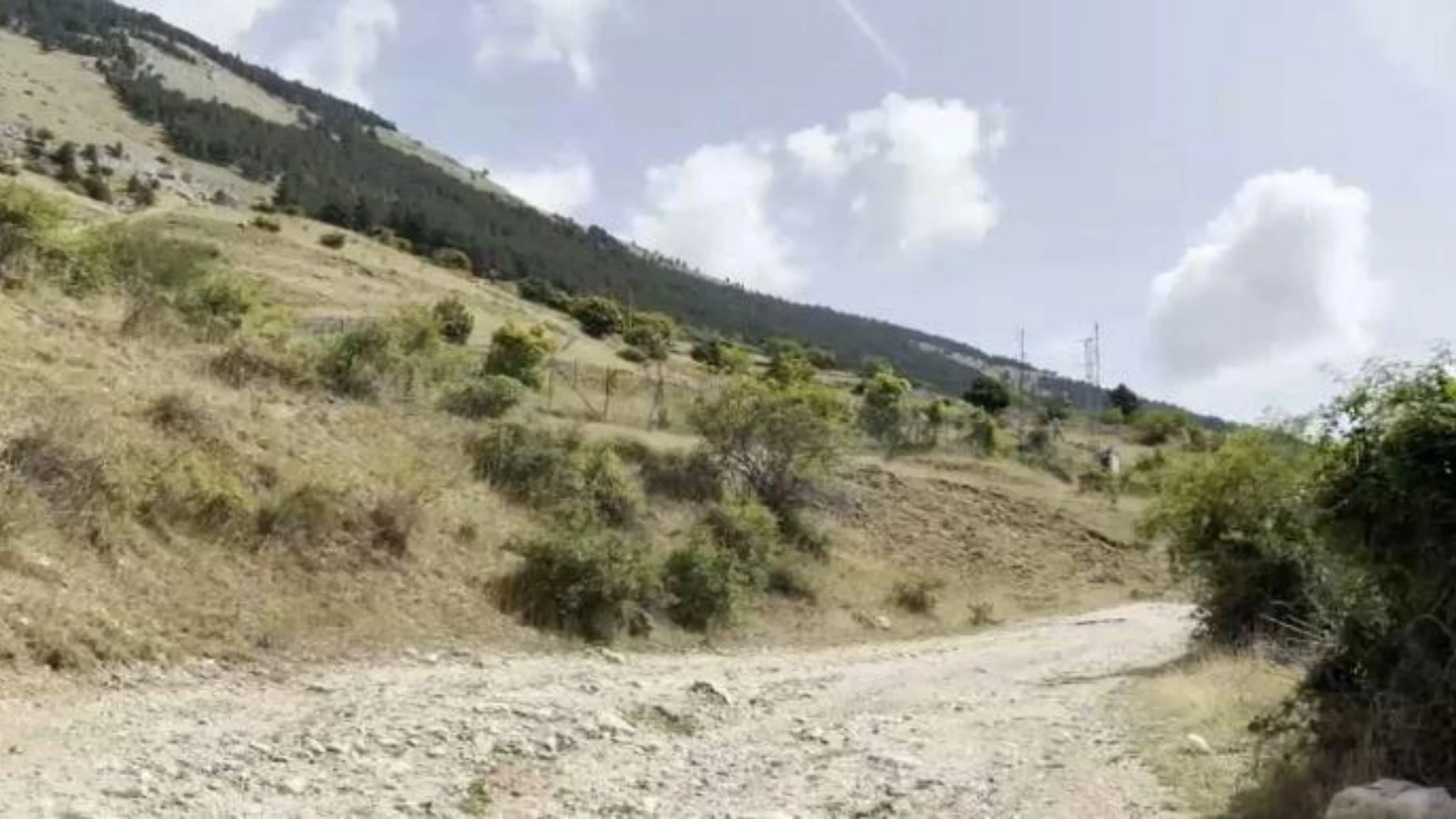 La gita finita in tragedia, precipita con l'auto nel dirupo