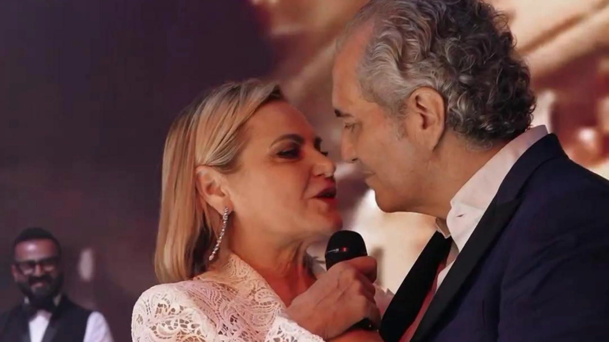 Simona Ventura e Giovanni Terzi hanno festeggiato le imminenti nozze con una grande festa a Milano