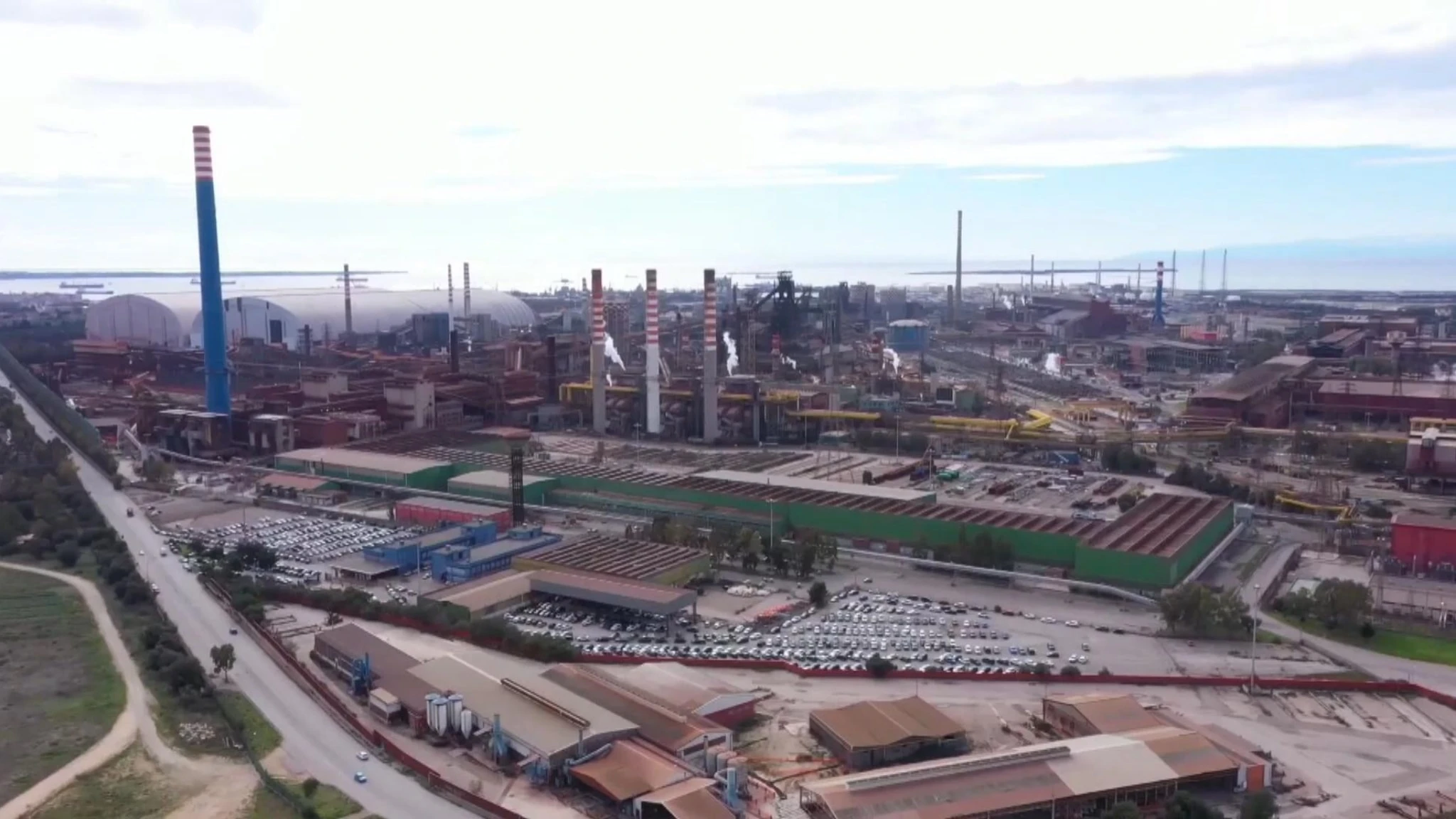 Ex Ilva, firmata al Ministero delle Imprese l'intesa per decarbonizzare l'impianto di Taranto