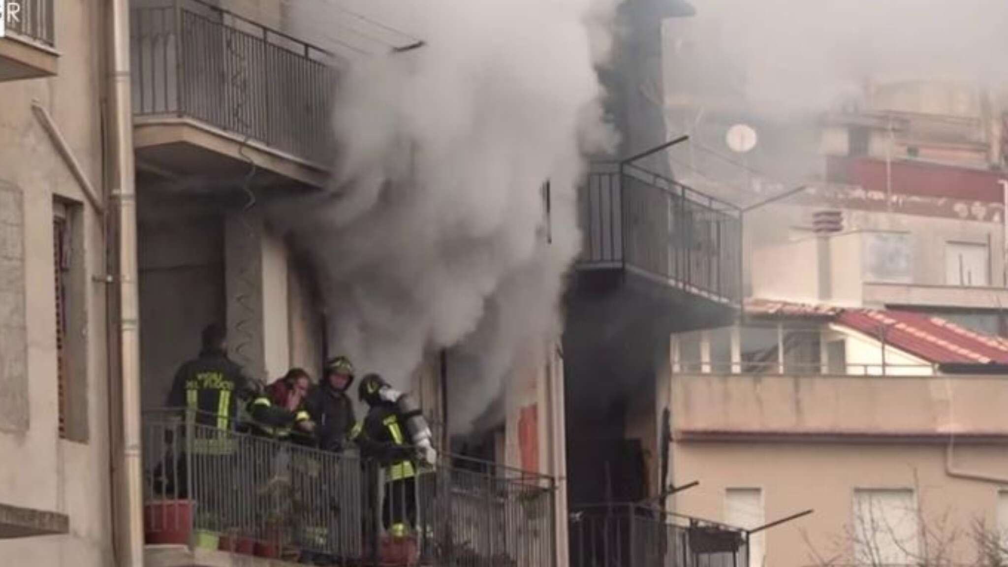 Incendio in casa nell'Agrigentino, muore per salvare le figlie e la madre