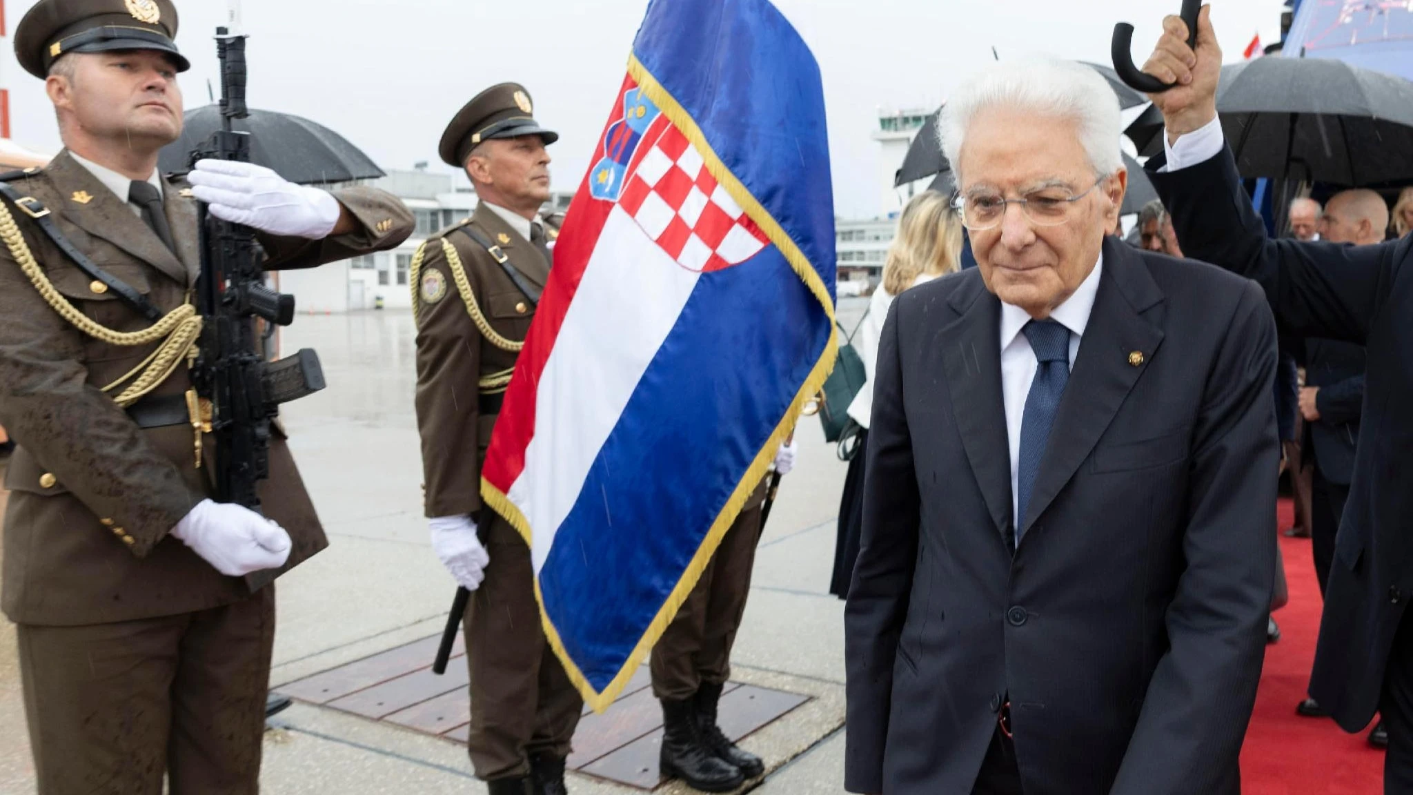 Sergio Mattarella in visita ufficiale in Croazia: primo appuntamento con il suo omologo Milanovic
