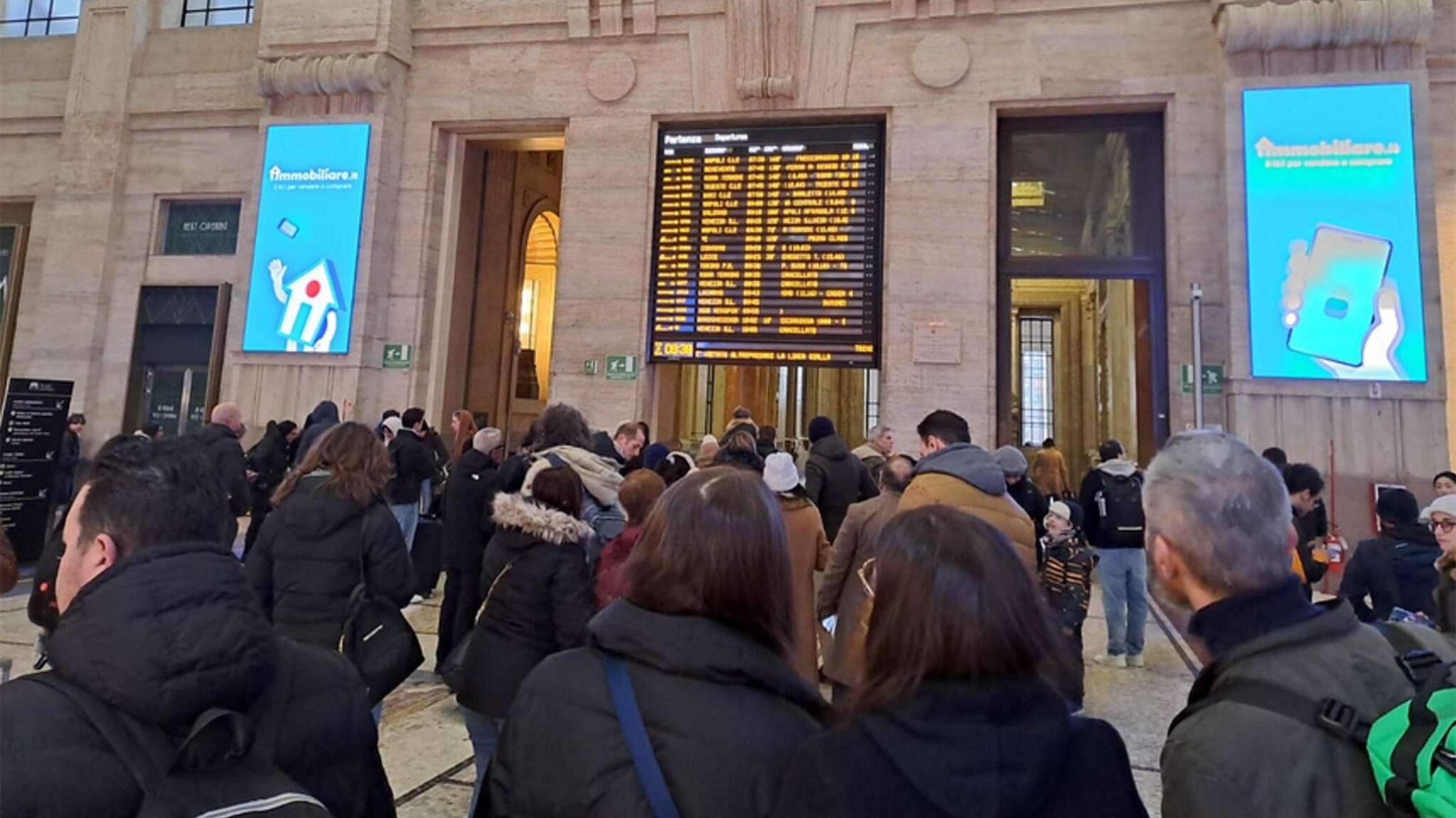 Guasto sul nodo ferroviario di Milano, treni in ritardo e cancellazioni