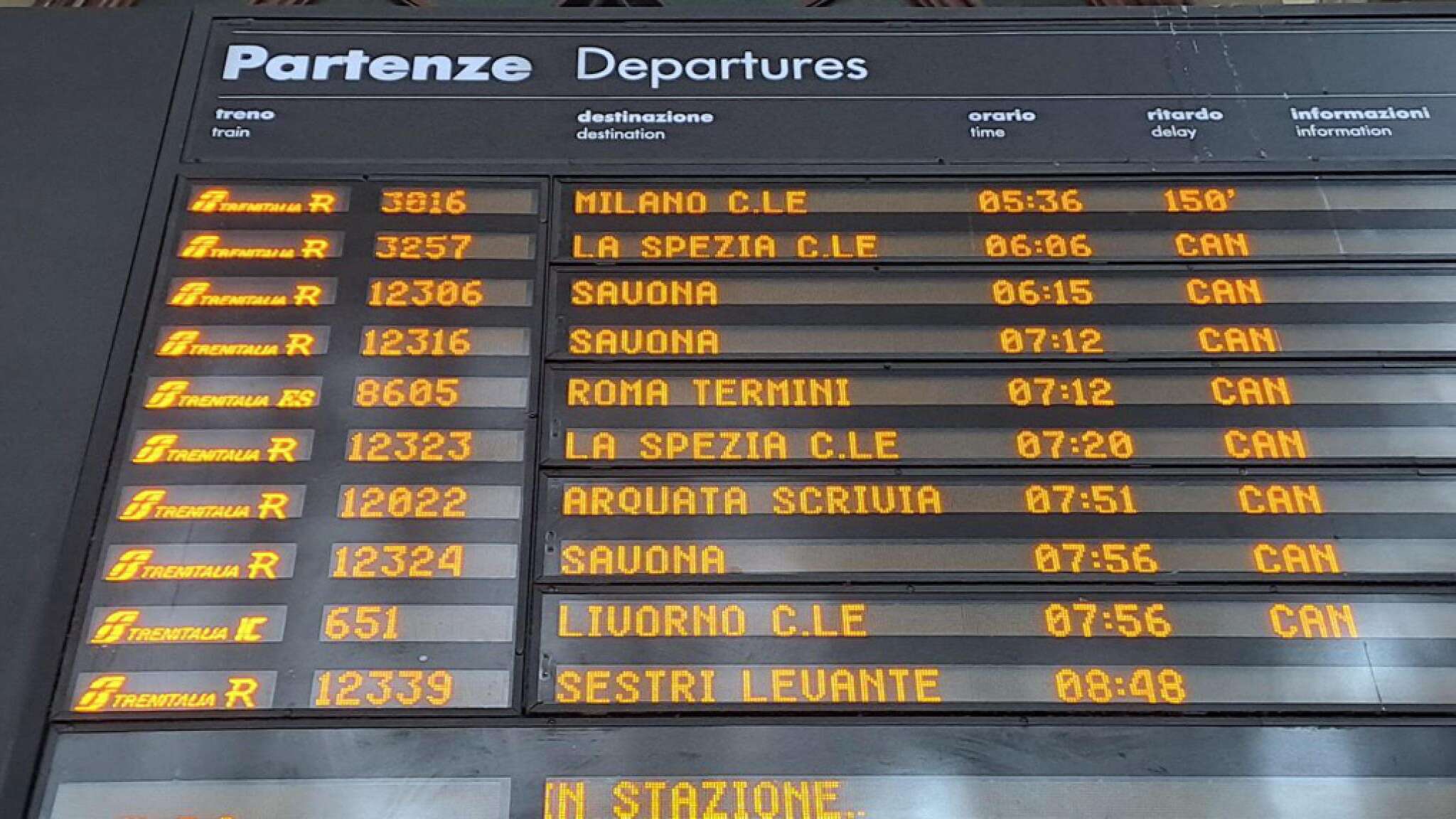 Caos trasporti, come ottenere il rimborso per treni, aerei e autobus 