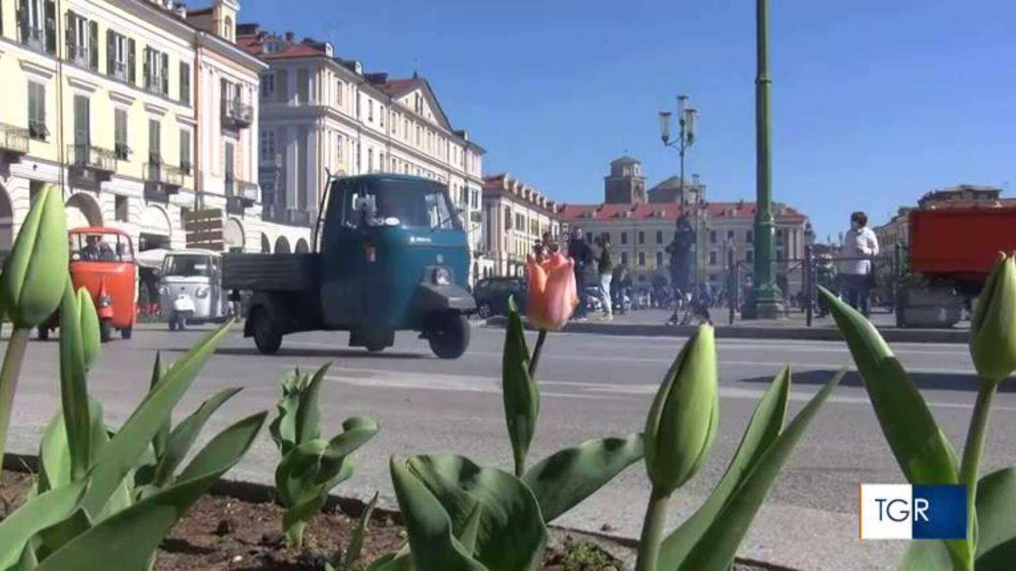 Passione Apecar, a Cuneo un centinaio di mezzi e tante rarità