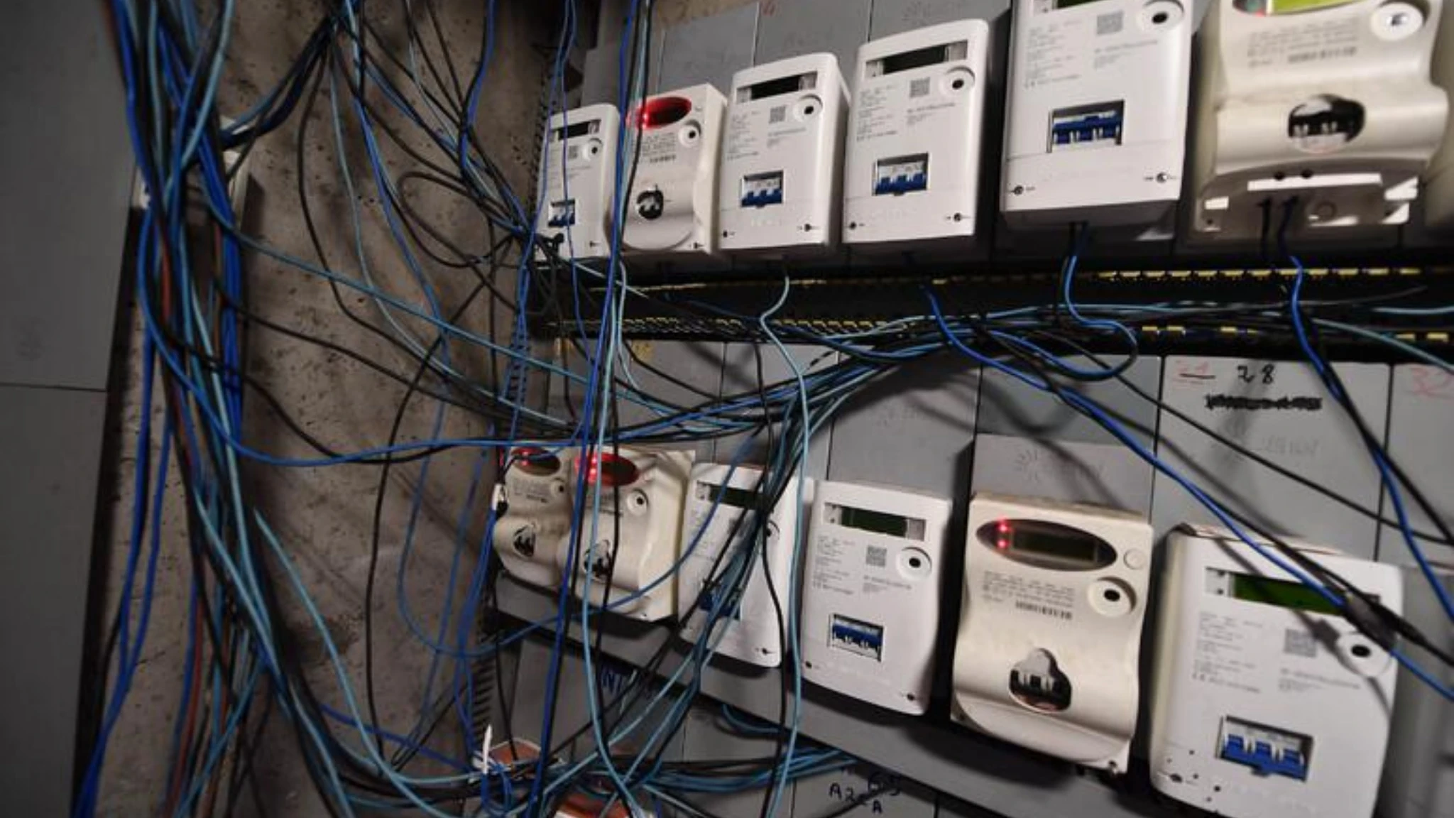 Contatta i tecnici per problemi alla rete elettrica: scoprono un furto di energia da 155 mila euro