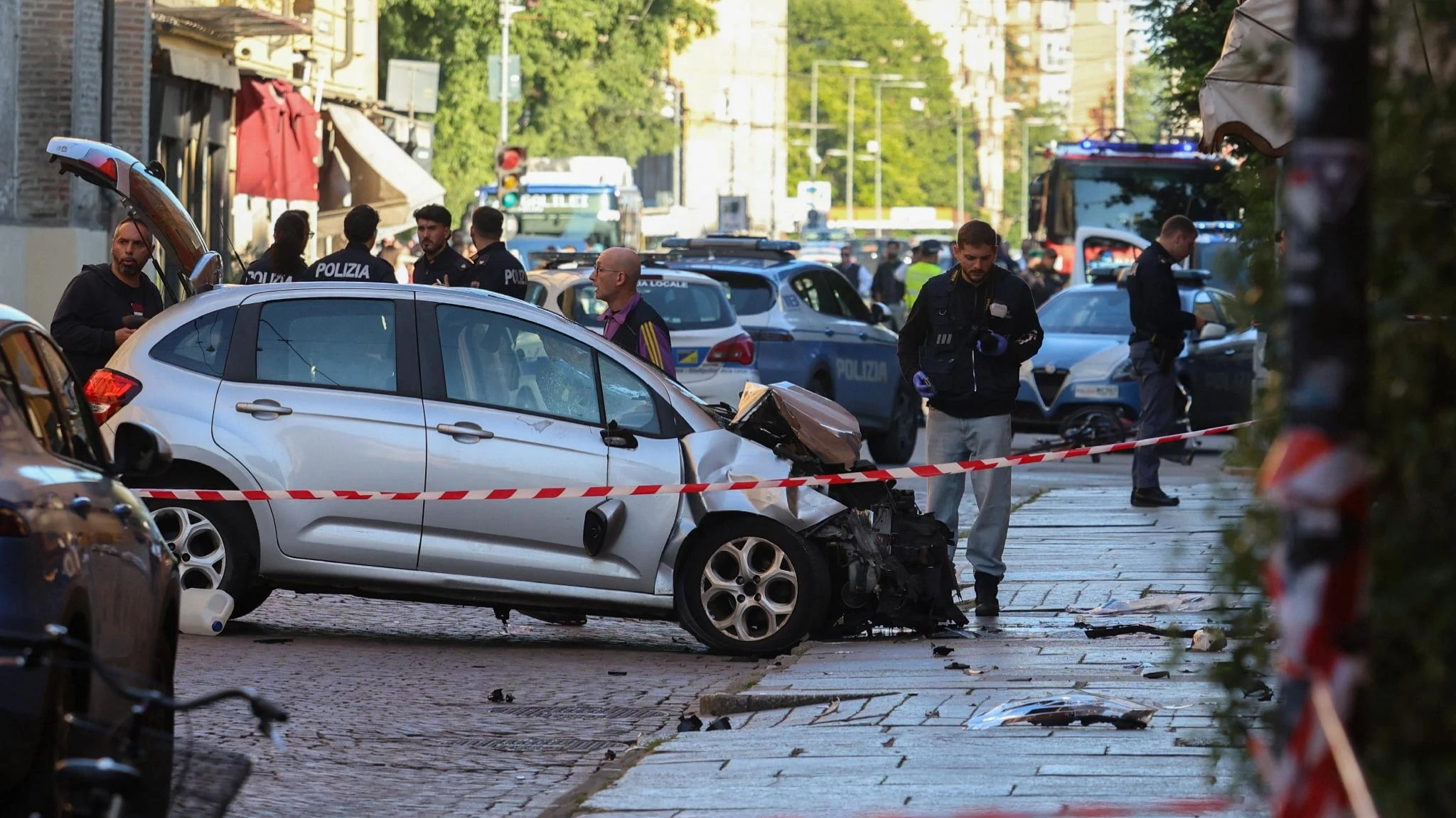 Terrore a Modena, perché un' auto ha falciato pedoni a 100 all'ora, otto feriti 4 sono gravi
