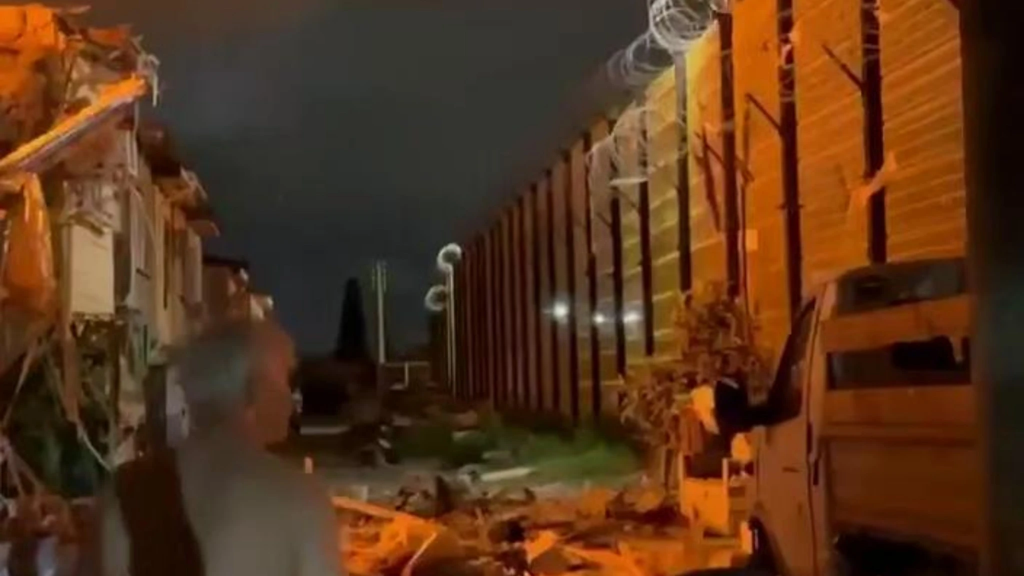 Deposito di petrolio in fiamme a Sochi, Russia: più di 20 esplosioni udite nella zona di Adler 
