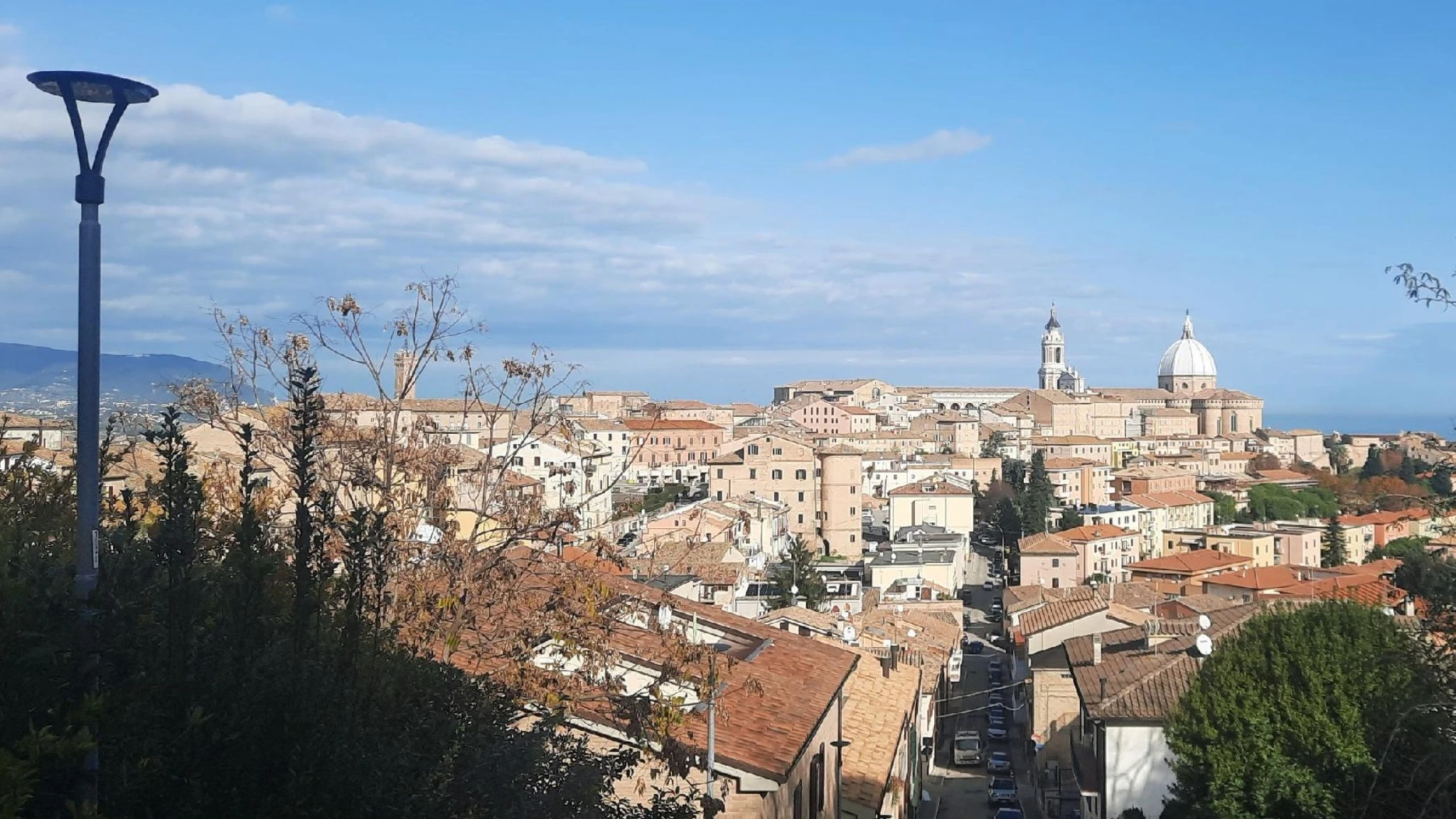 Femminicidio a Loreto, una donna uccisa in casa dall'ex