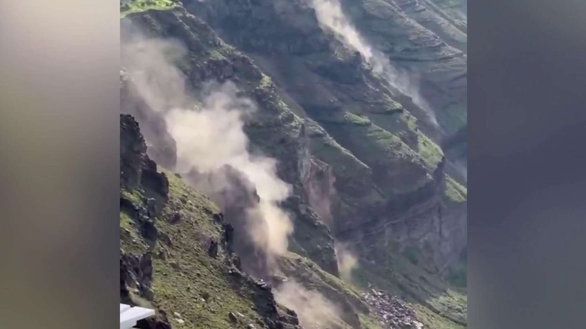 Terremoto a Santorini, il supervulcano Kolumbo e la grande fuga: cosa succede sull'isola 