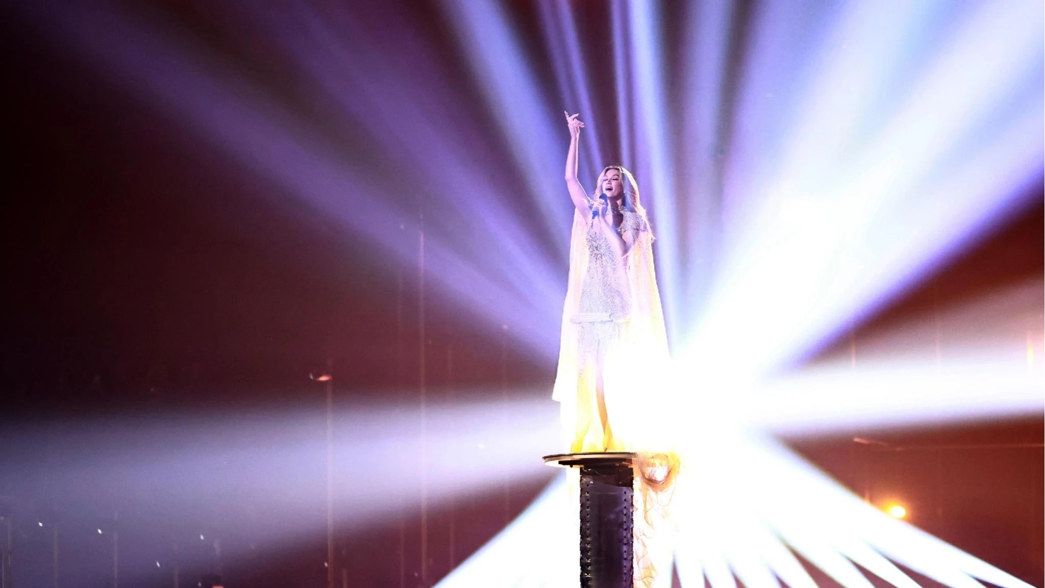 Eurovision, ecco come Delta Goodrem (Australia) “vola” sopra il pianoforte