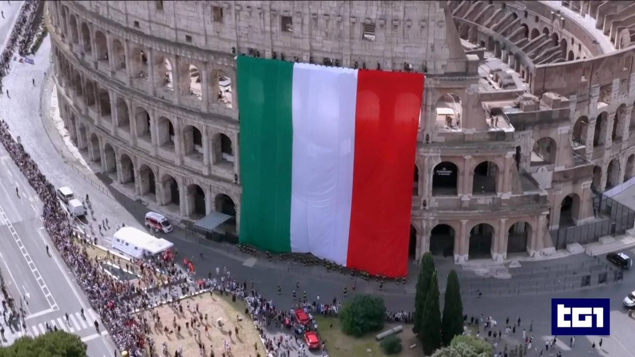 Festa della Repubblica tra tradizione e emozioni, le alte cariche dello Stato con 250 sindaci