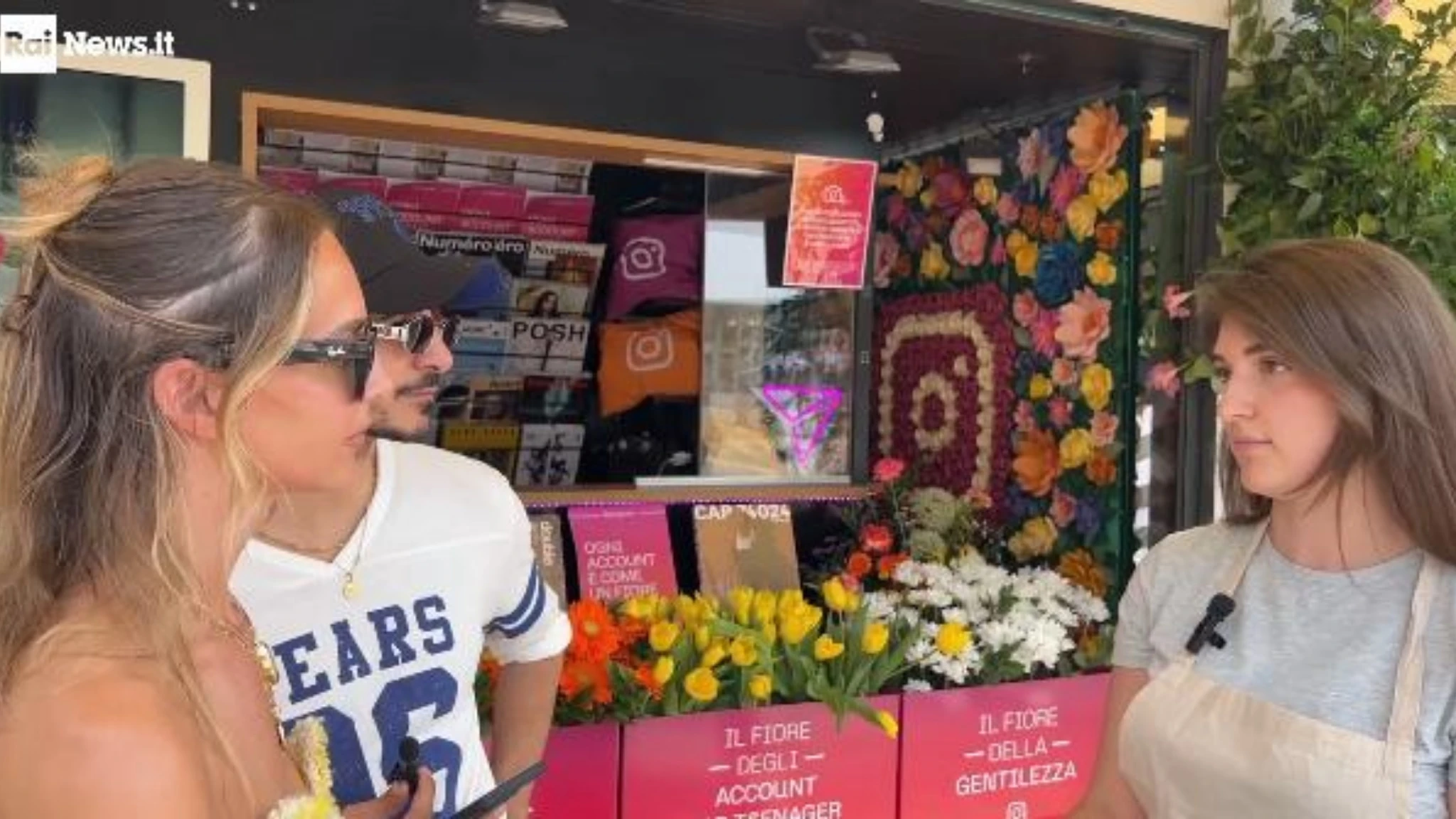 Fiori e sicurezza a Milano. Instagram in piazza per informare sulla consapevolezza del mondo online