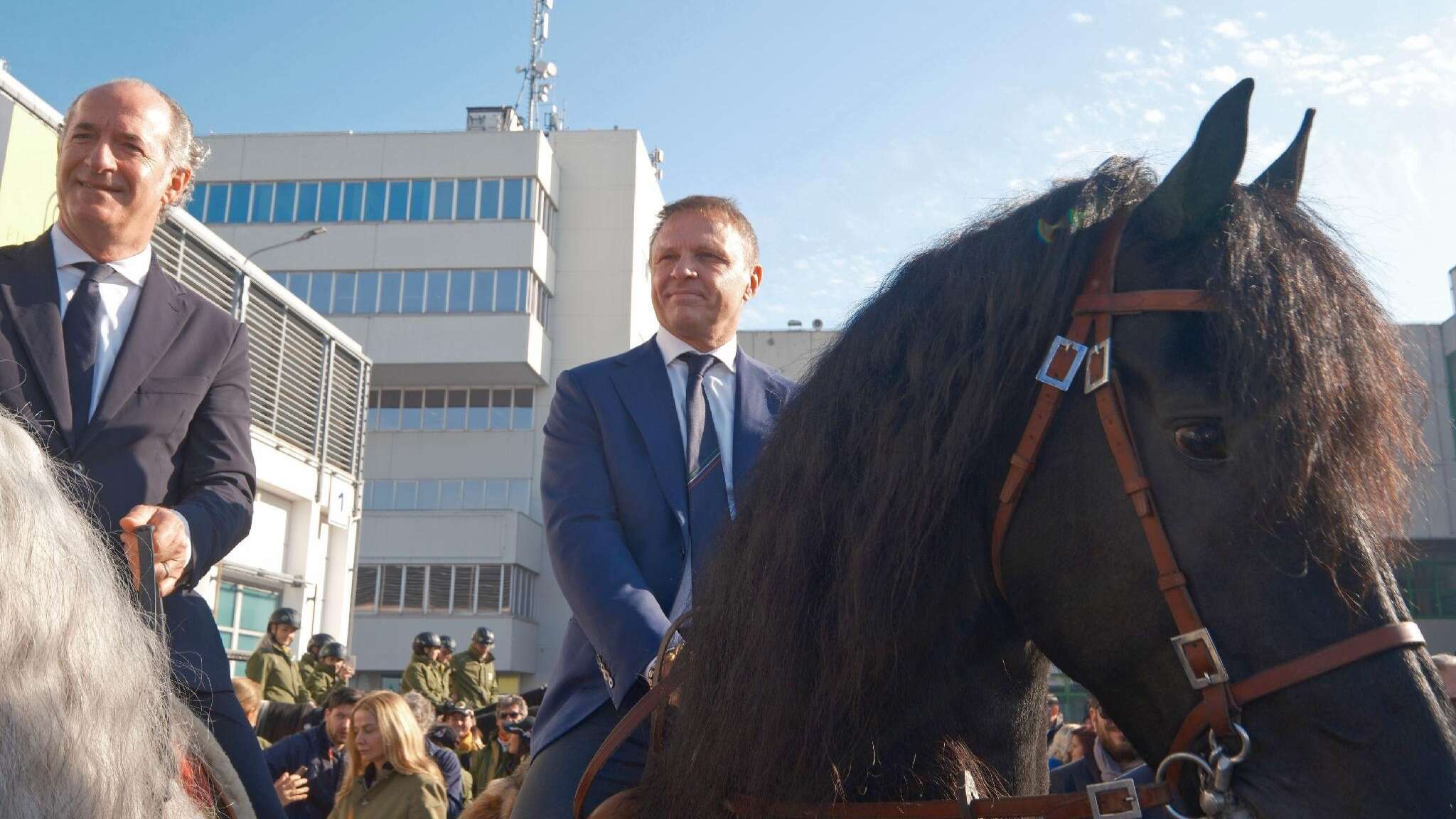 Aperta la 126ª Fieracavalli: a Verona, in sella anche il ministro Lollobrigida e il presidente Zaia