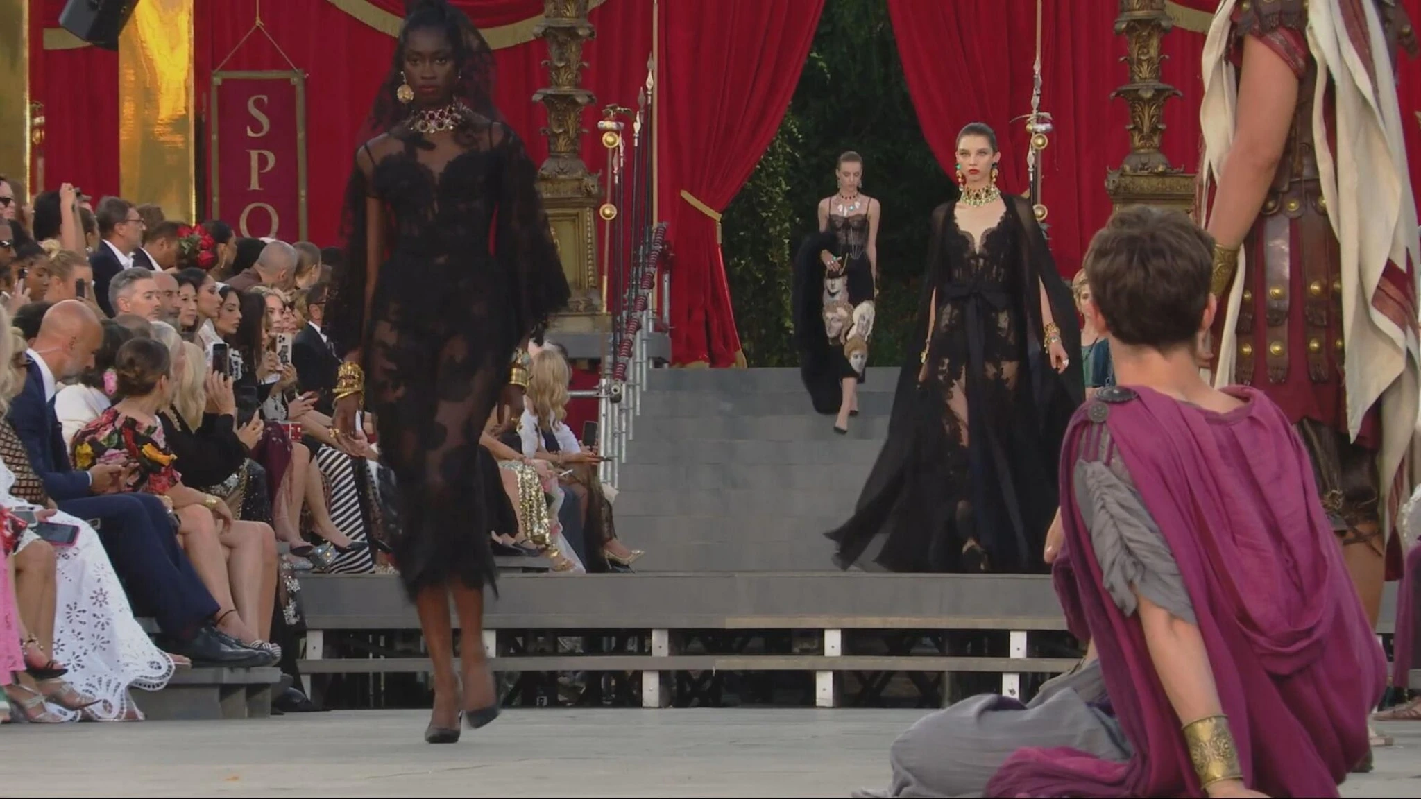Dolce e Gabbana sfila tra le meraviglie di Castel Sant'Agelo