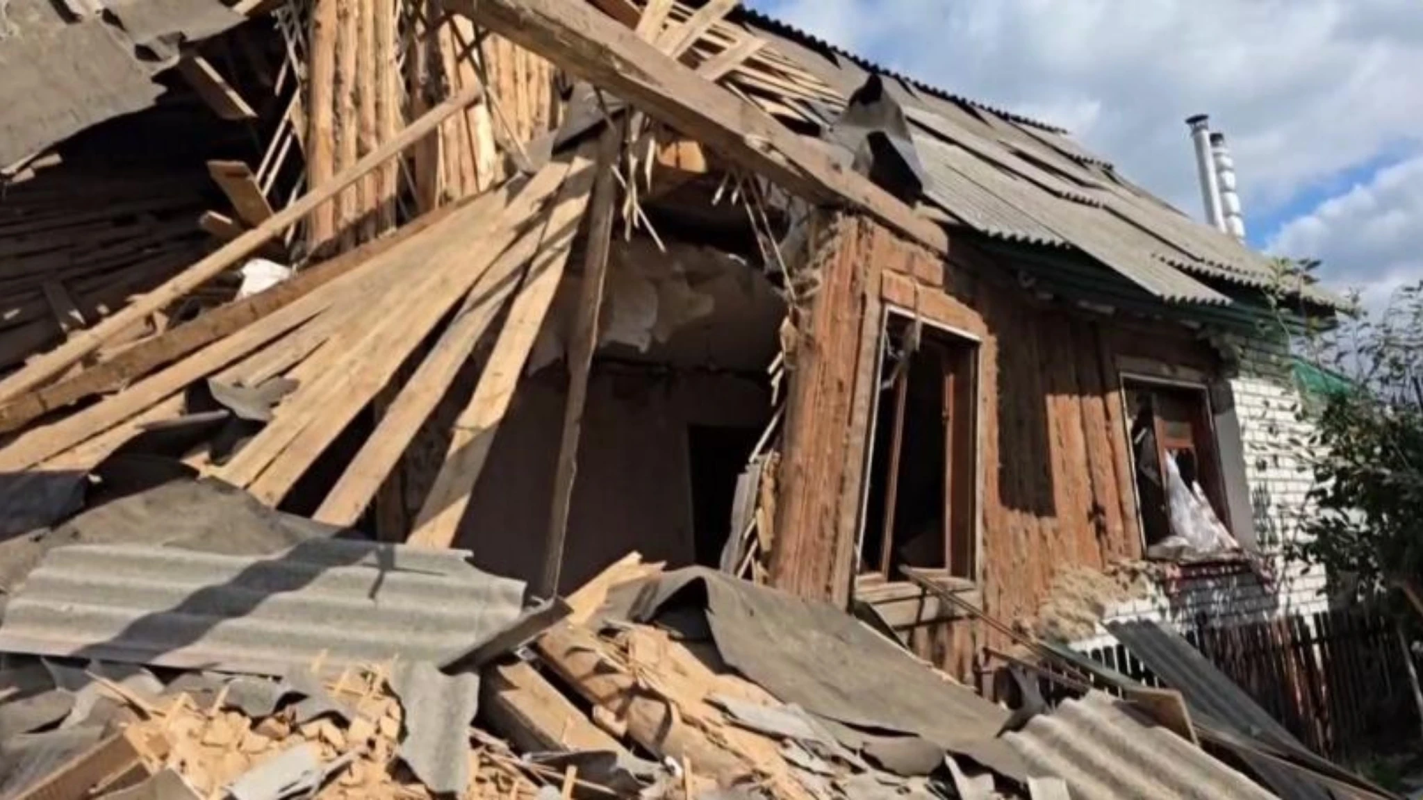 Attacco di un drone russo su Semenivka uccide una donna nella provincia di Cernihiv