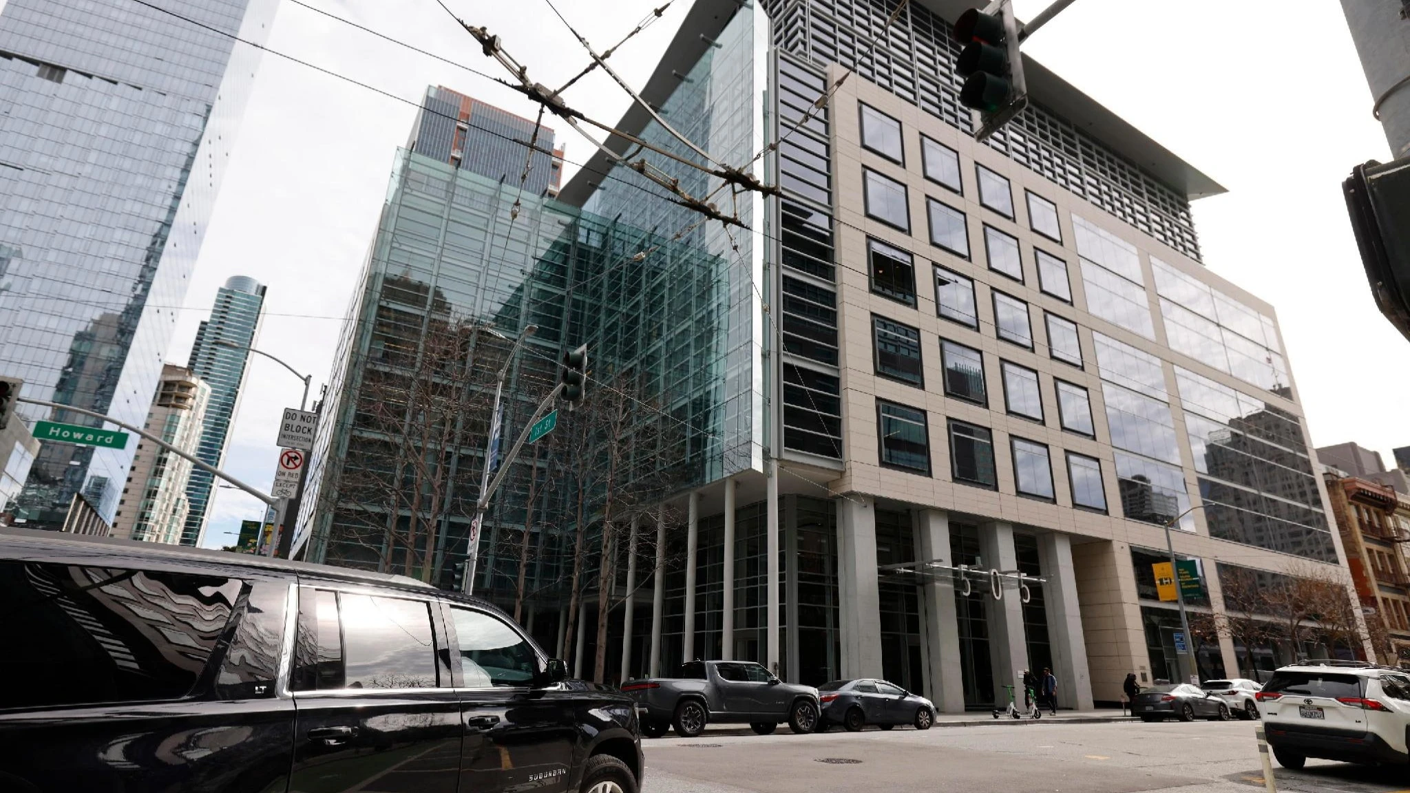Anthropic valutata 965 miliardi, supera OpenAI e si prepara ad arrivare in Italia