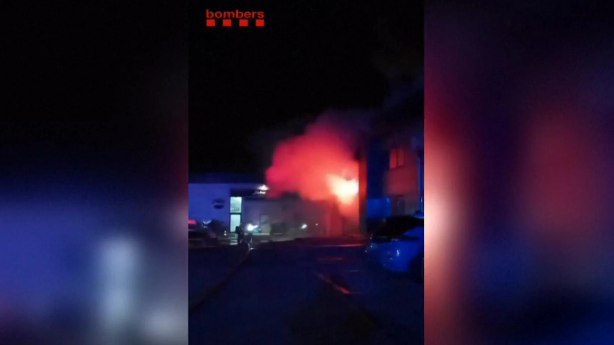 Nube tossica di cloro in Catalogna, a fuoco un'azienda chimica: migliaia persone chiuse in casa