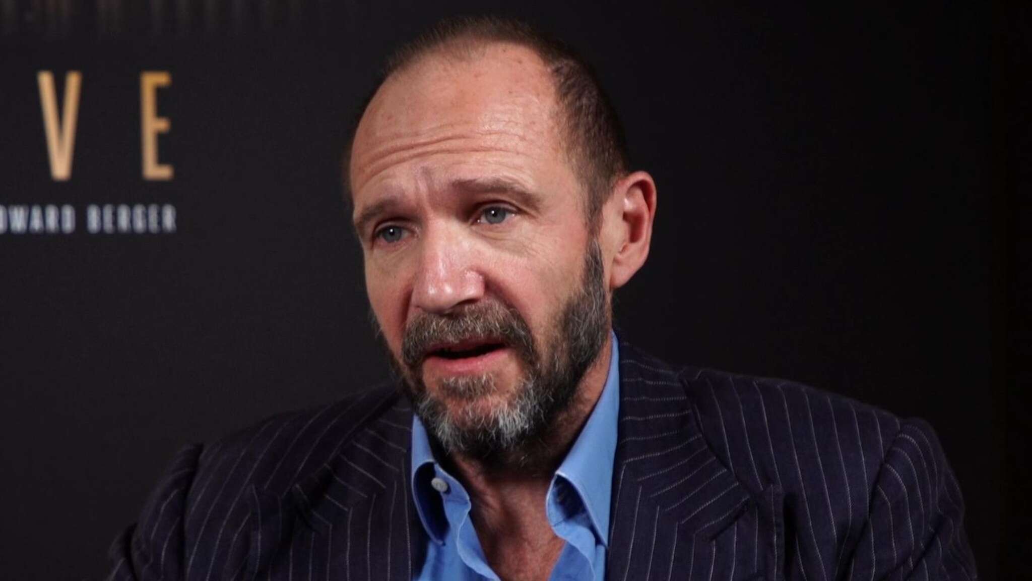 Un Papa è morto. E Ralph Fiennes in Conclave è il decano che gestisce un'elezione molto complessa