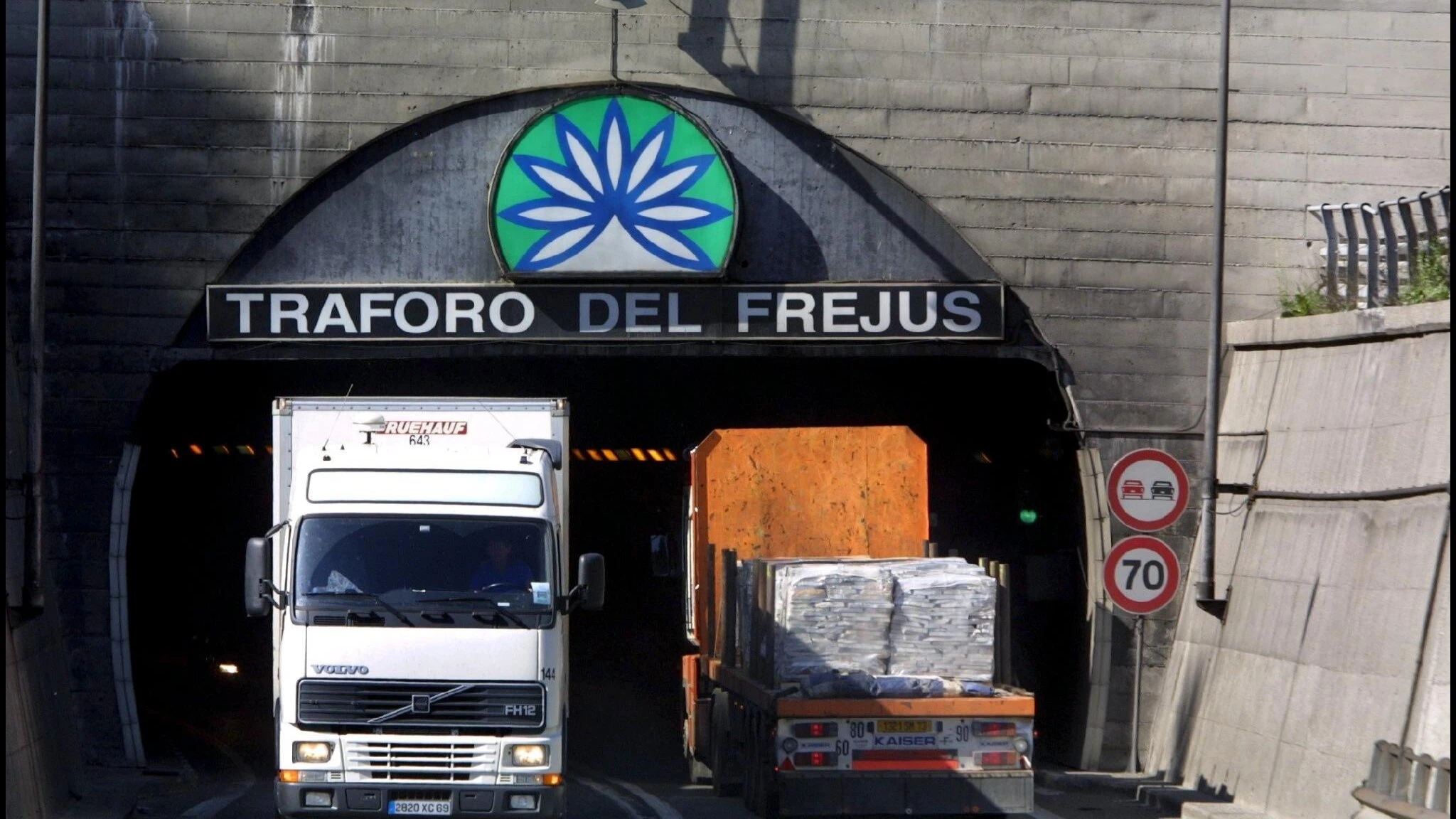 Riapre al traffico dei mezzi pesanti il tunnel del Frejus 