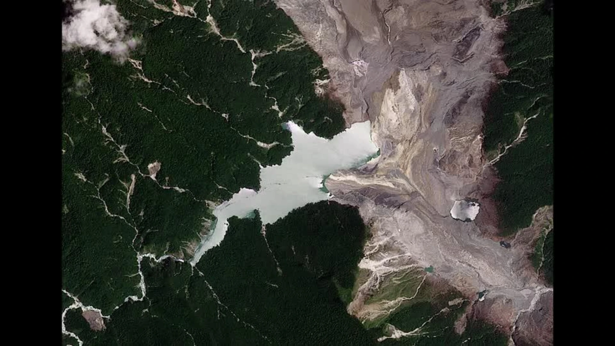 Tifone Ragasa. Dalla frana, al crollo del lago: la sequenza del disastro a Taiwan vista dallo spazio
