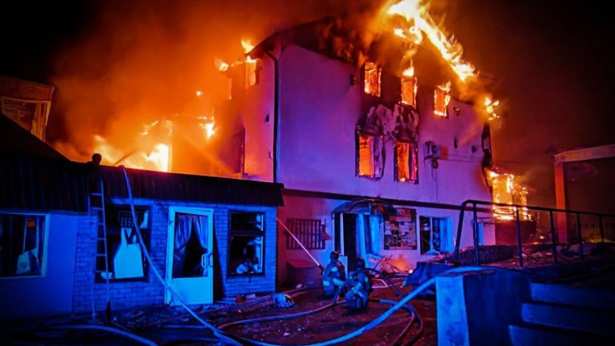 Ancora una notte di angoscia e terrore: Kiev sotto l'attacco di missili russi, fiamme a Mykolaiv