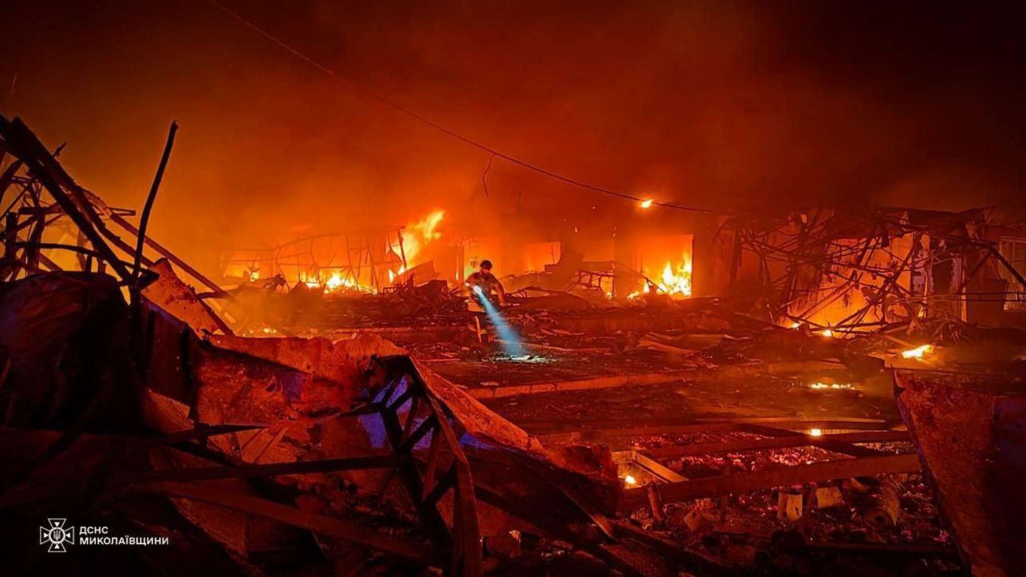 Attacco russo su Mykolaiv, 1 morto e feriti. Zelensky: piano di vittoria al vertice dell'UE del 17  