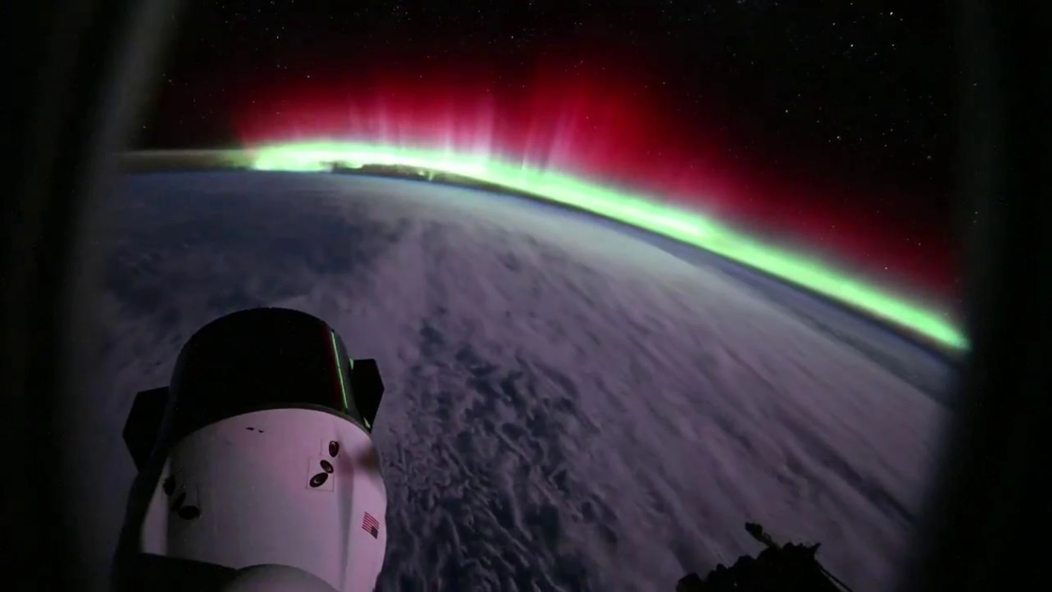 Un tuffo nell’aurora boreale: lo spettacolare video in timelapse dell’astronauta