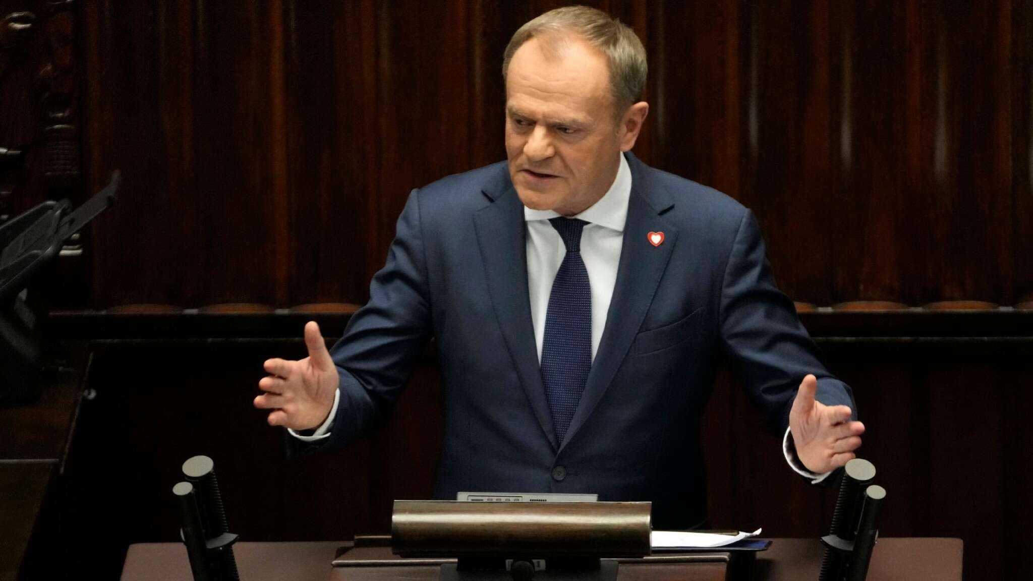 Tusk, la Polonia vuole ottenere accesso alle armi nucleari: 