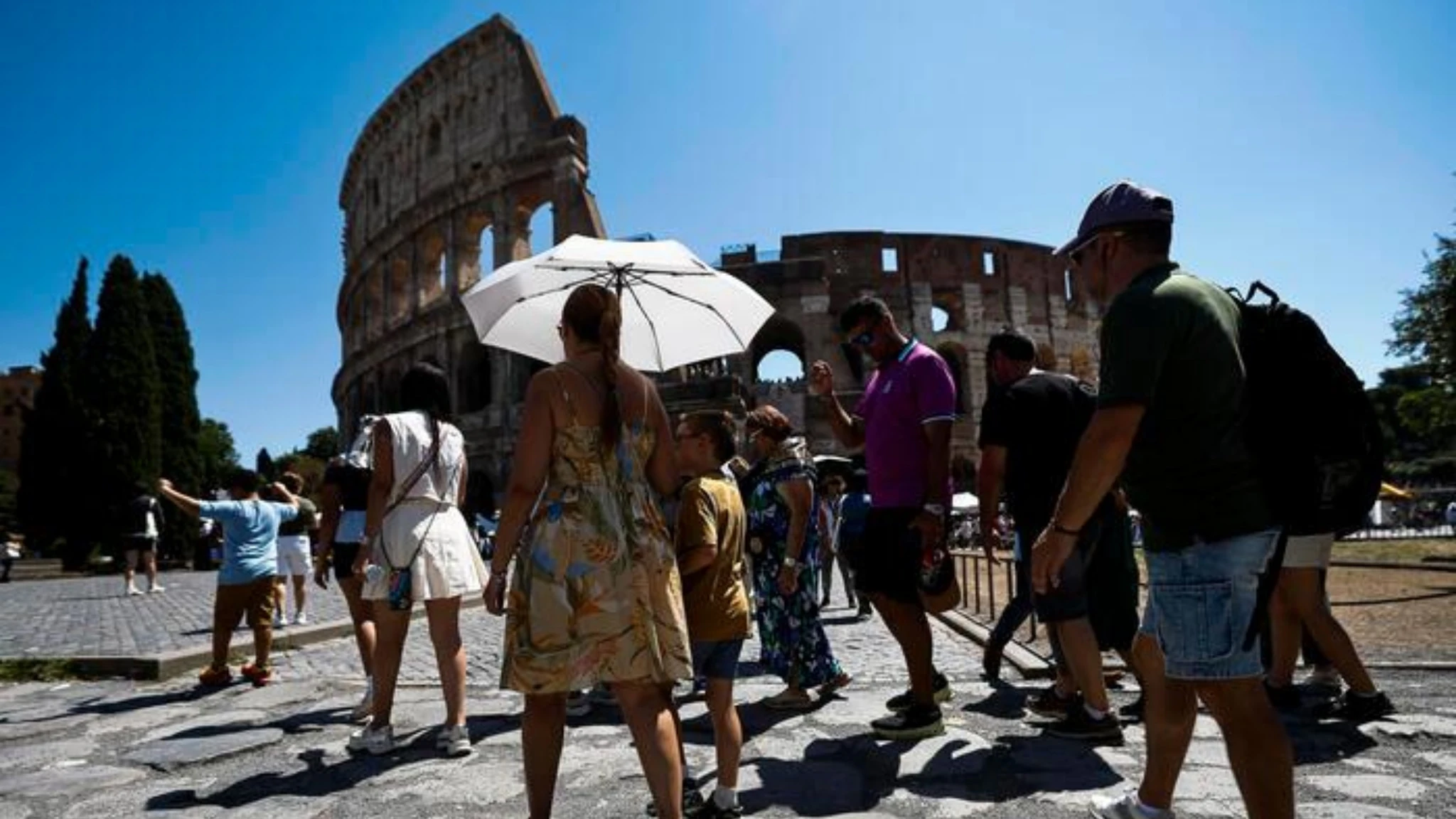 Meteo rovente, caldo in ulteriore aumento: domani bollino rosso a Bologna, Firenze, Roma e Torino