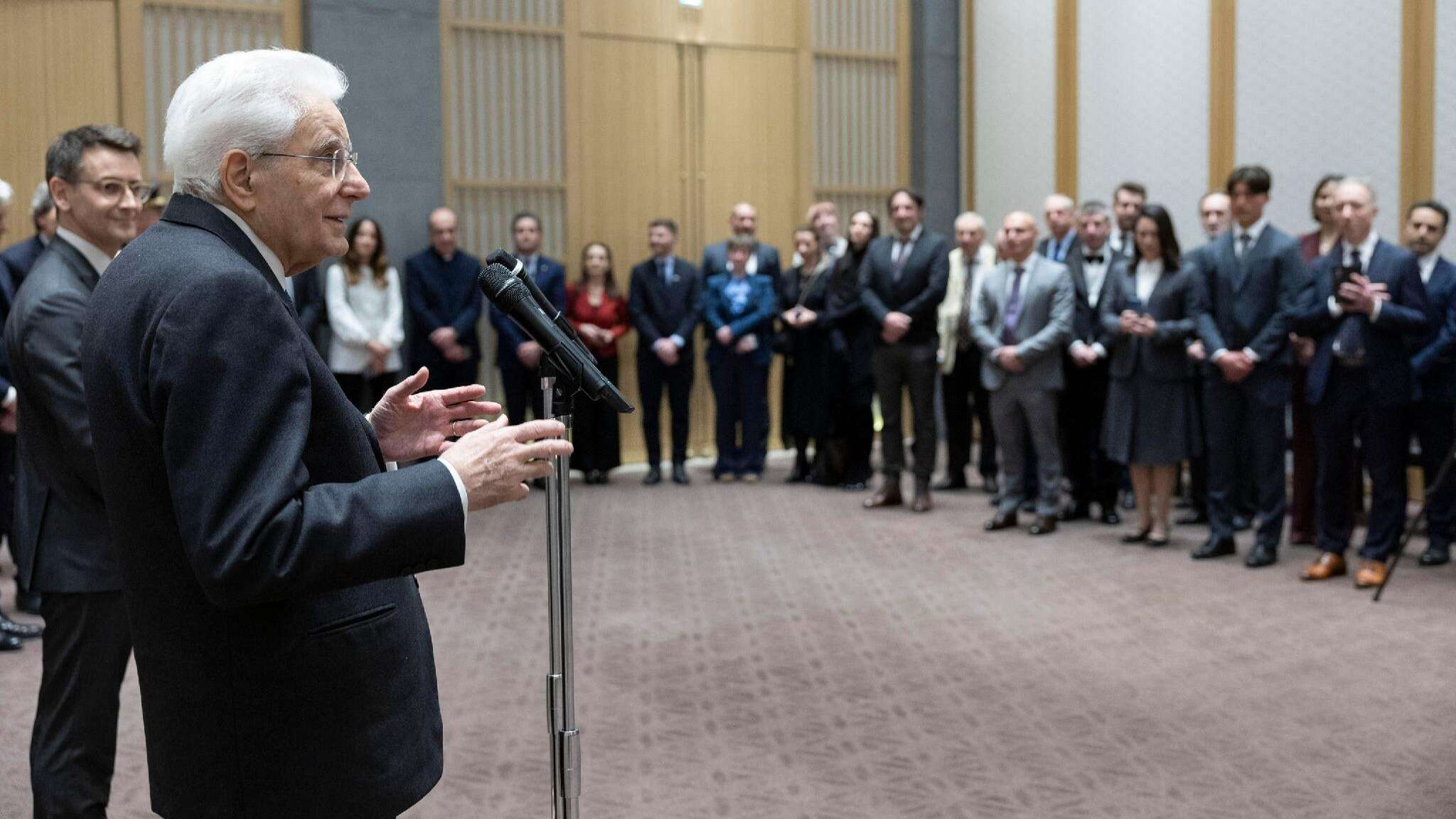 Mattarella: soldati italiani in Ucraina? Non è ancora tempo. Serve pace che non mortifichi nessuno