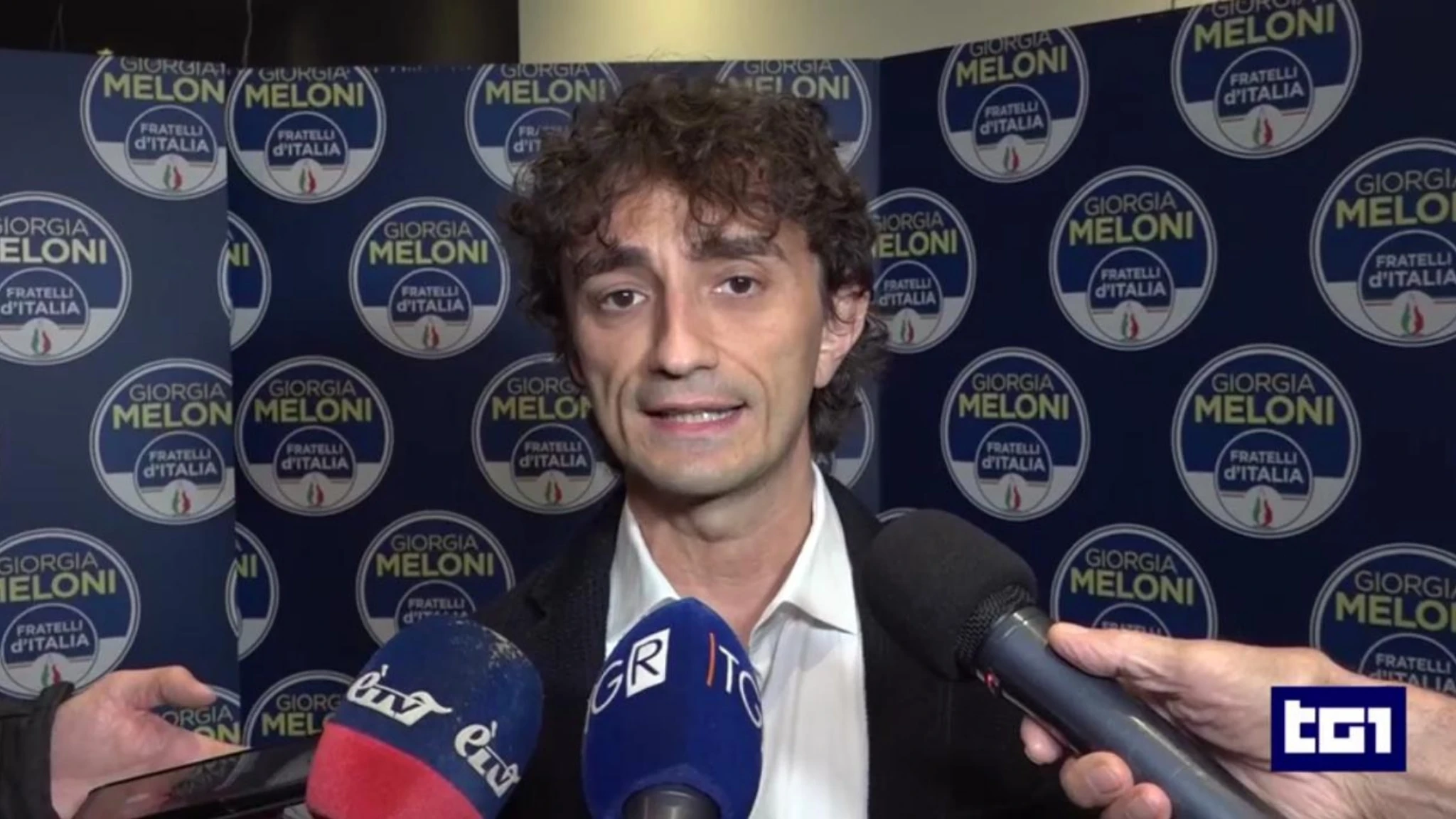 La maggioranza rivendica la bontà della manovra e festeggia i 3 anni di governo