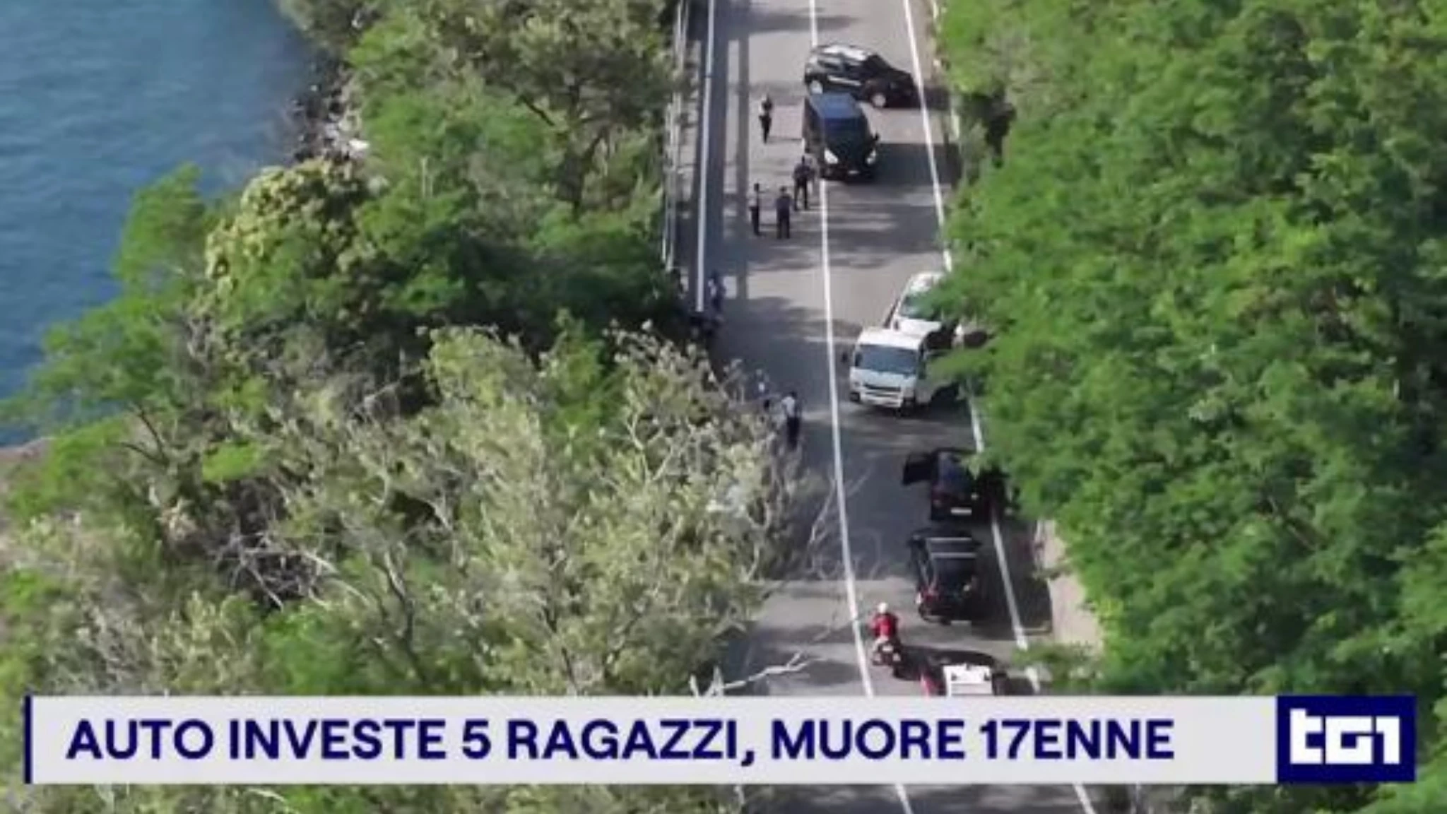 Auto investe cinque ragazzi , morta una 17enne