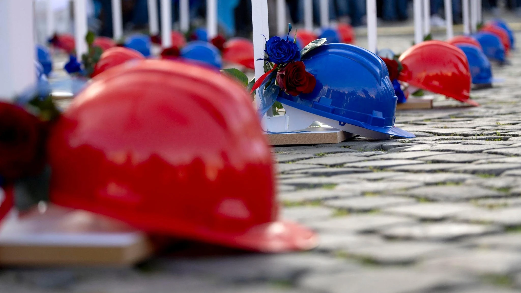 Incidenti sul lavoro: cade dal camion, morto operaio 61enne