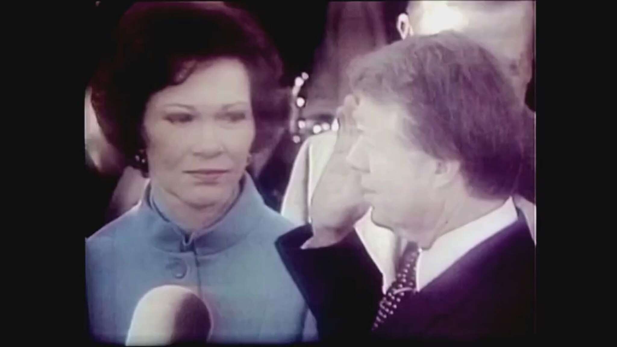 Jimmy Carter: il giorno del giuramento, il bacio alla moglie Rosalynn