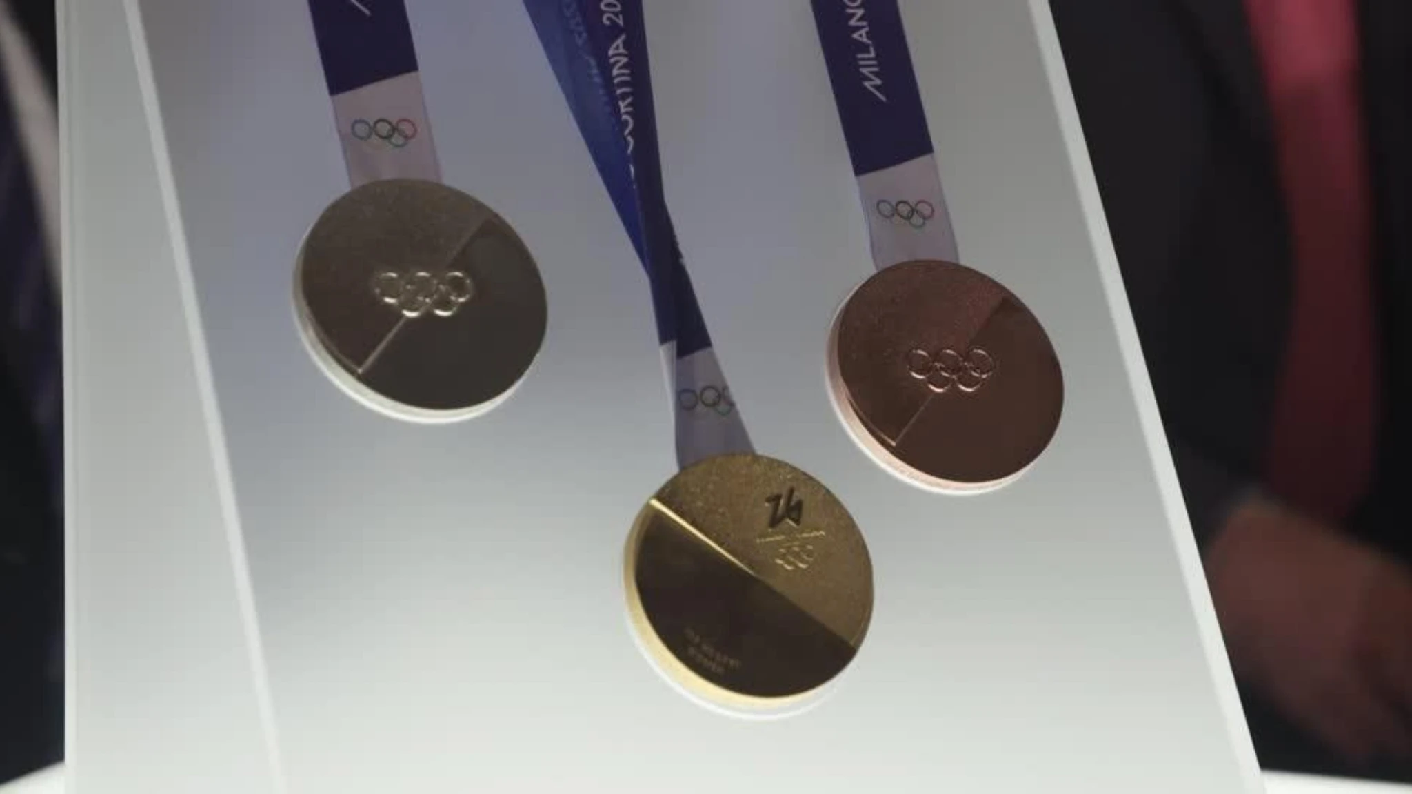 Essenziali ed elegantissime, ecco le medaglie per i giochi olimpici invernali