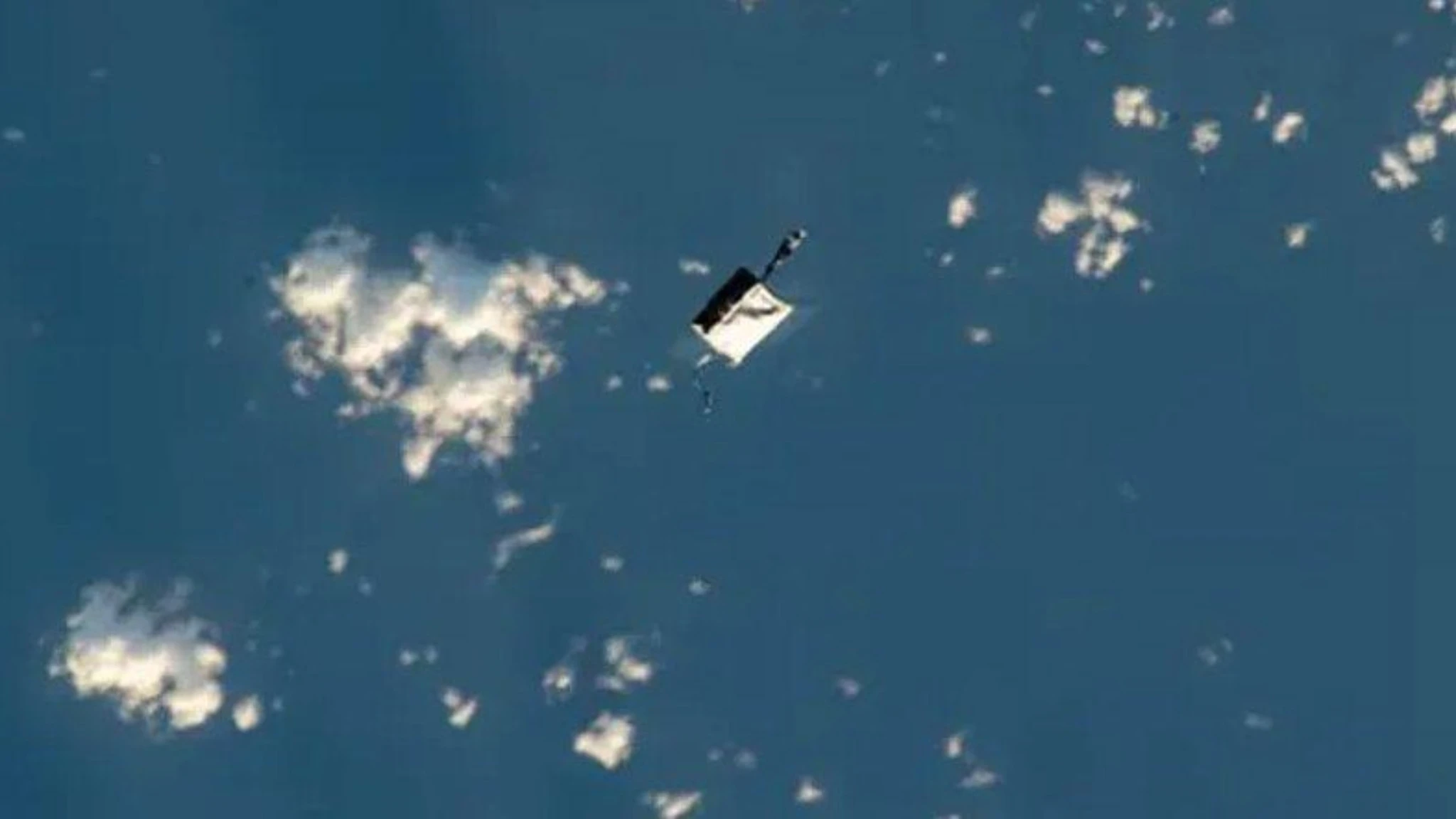 Spazio. Ritrovata la borsa degli attrezzi persa durante una passeggiata spaziale
