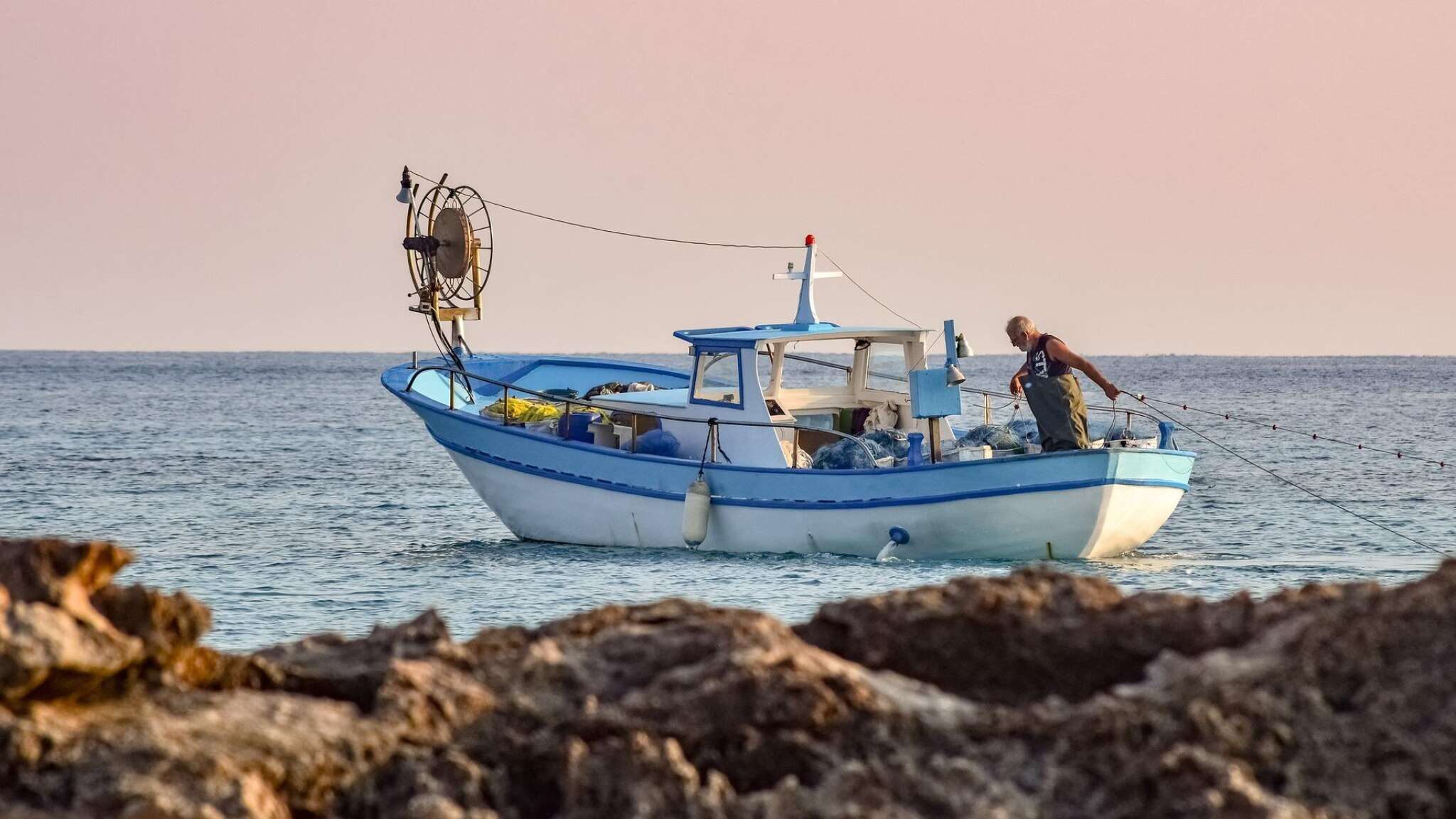 Pesca nel Mediterraneo occidentale: la Commissione Ue fissa i limiti per il 2024, l'Italia contraria