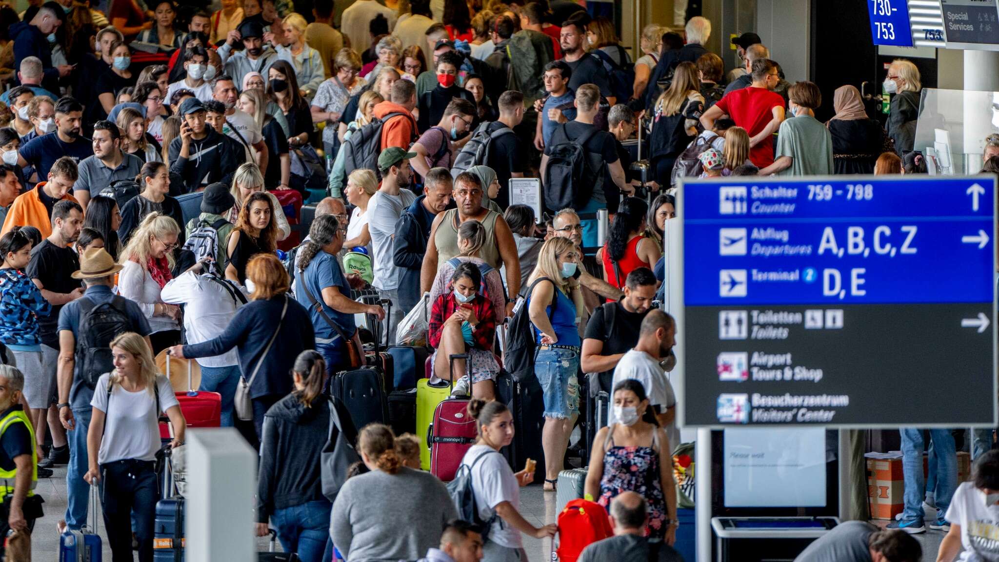 Problemi ai sistemi informatici della polizia negli aeroporti tedeschi provocano disagi negli scali