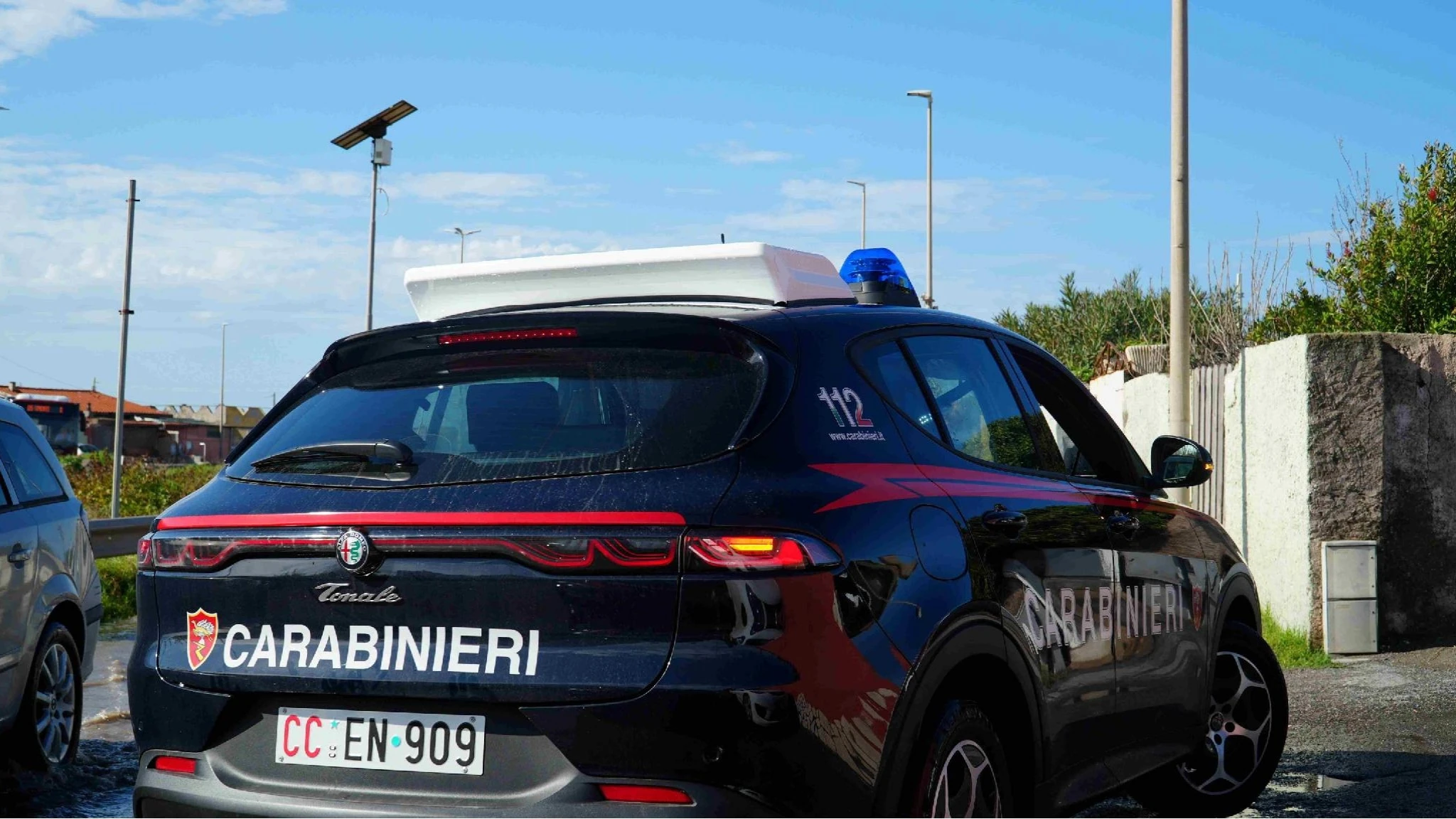 Sequestra la moglie e chiede un riscatto ai suoceri, arrestato 23enne
