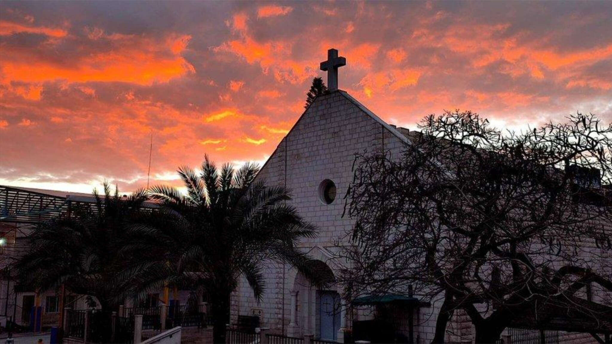 Chiesa della Sacra Famiglia, le due donne 