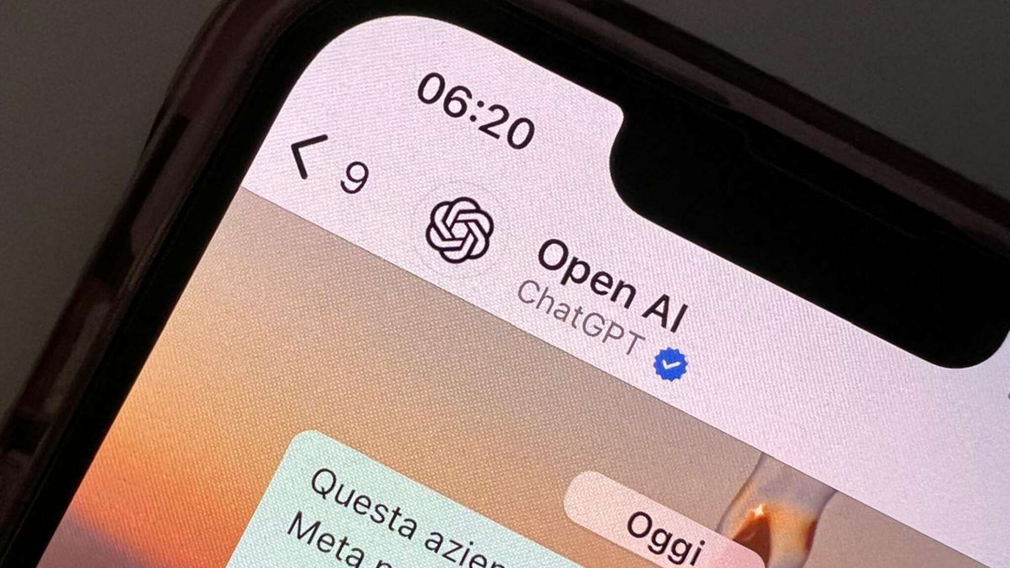 Chat Gpt sbarca su WhatsApp: da oggi si possono mandare messaggi all'AI